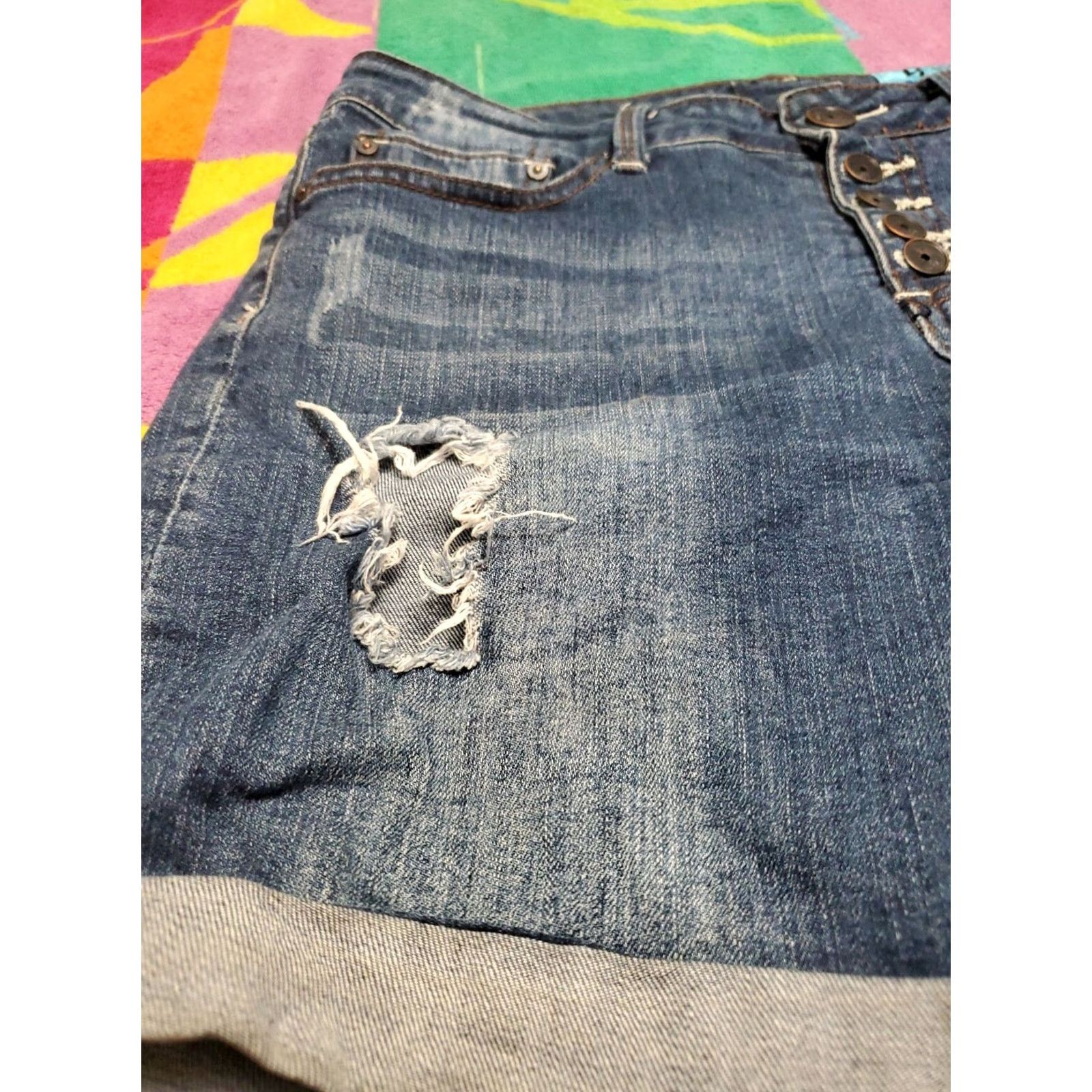 Denime VINTAGE Indigo Rein Juniors' High-Rise 5~ Button Fly Distressed Cuff Denim Shorts Size 9 Size 30" / US 8 / IT 44 - 7 Thumbnail