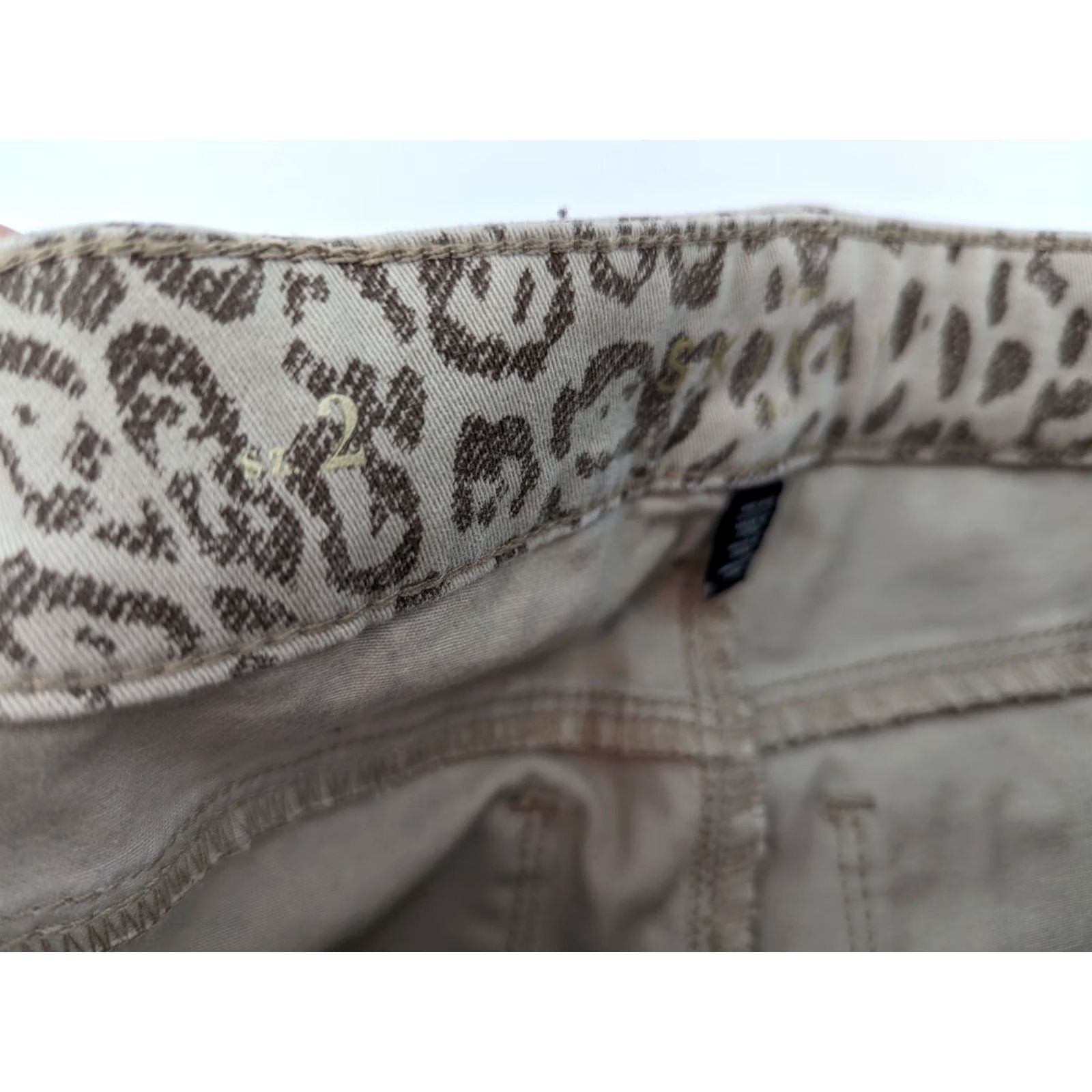 White House Black Market White House Black Market Pants Women 2 Skinny Ankle Leopard Print Multicolor Crop Crop Jeans 28x25 WW Royalty? Size 26" / US 2 / IT 38 - 7 Thumbnail