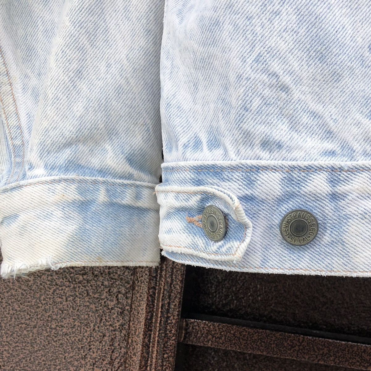 Levi's VTG Levis Light Wash Blue Denim Distressed Trucker jacket Size US M / EU 48-50 / 2 - 10 Thumbnail