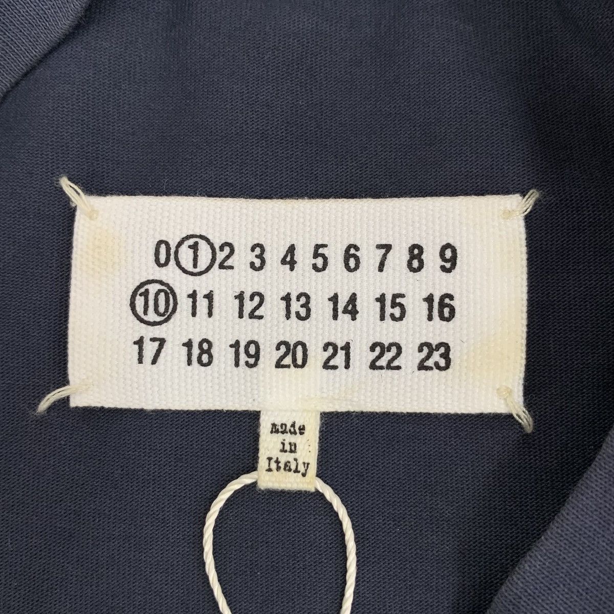 Maison Margiela Maison Margiela Dark Navy Letter Short Sleeve T-shirt K26WX Size US S / EU 44-46 / 1 - 5 Thumbnail