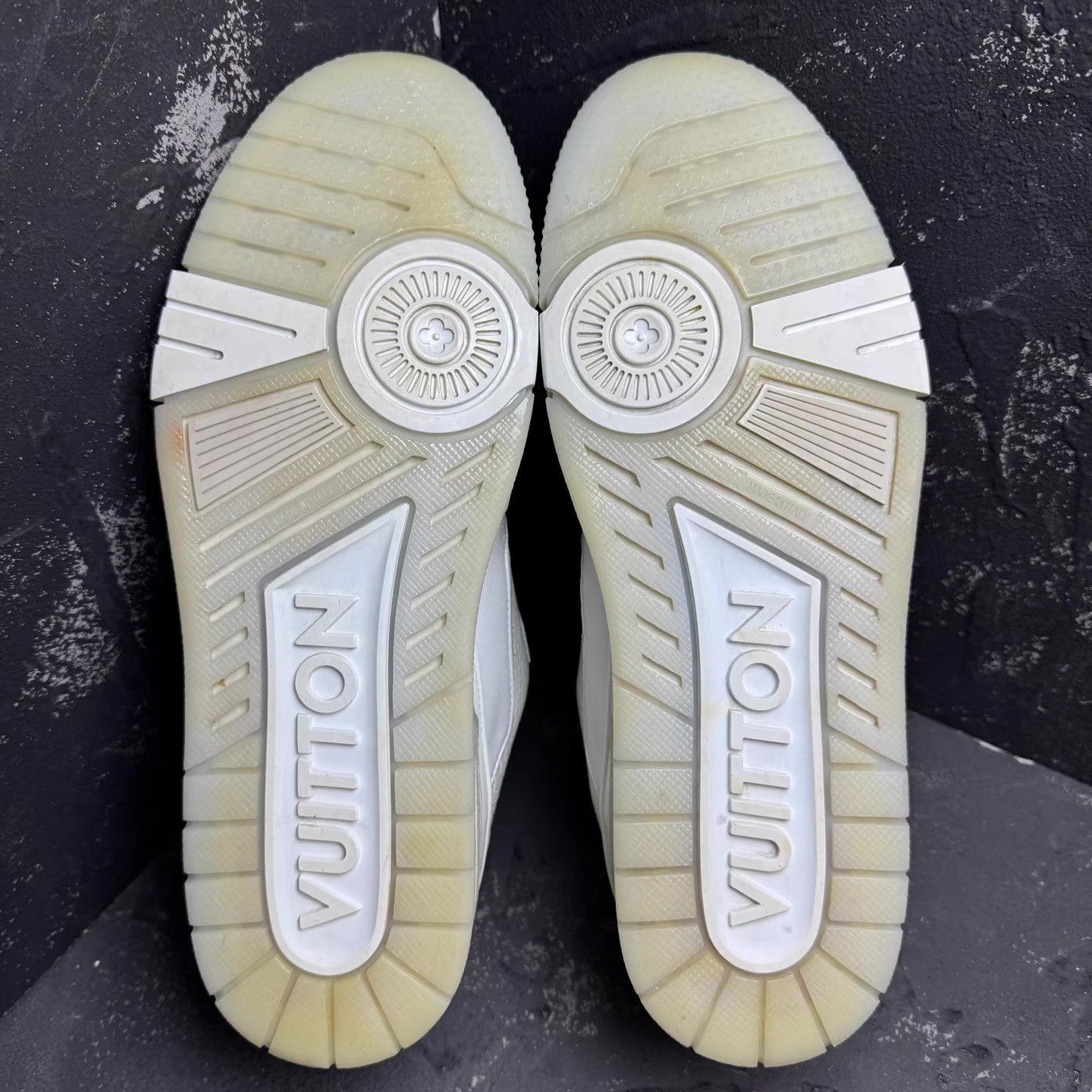 Louis Vuitton LV Trainer White Cement Q10 Size US 9 / EU 42 - 4 Thumbnail