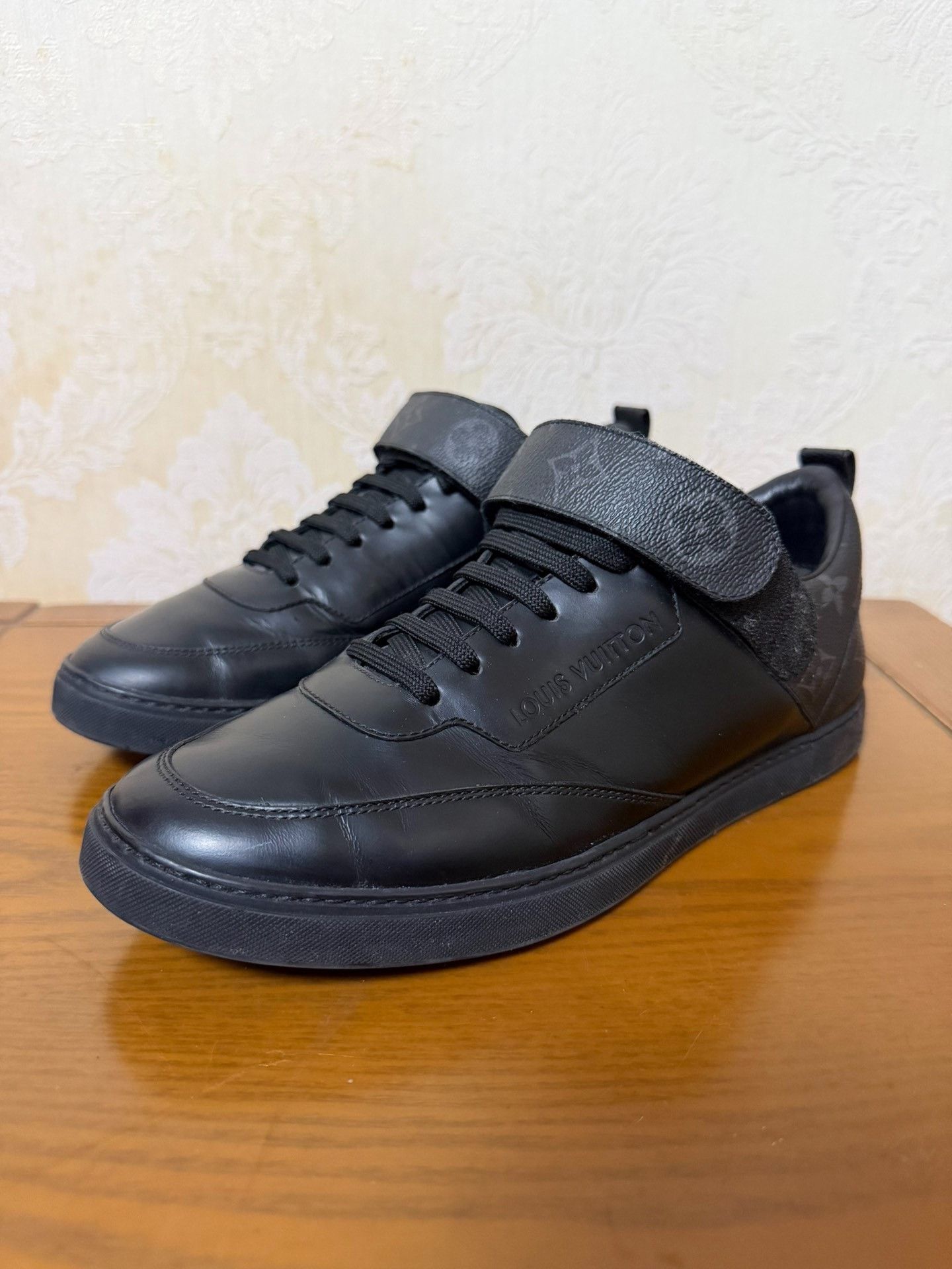Louis Vuitton Louis Vuitton Casual Black Lowtop Sneakers 6 Men Size US 6 / EU 39 - 1 Thumbnail