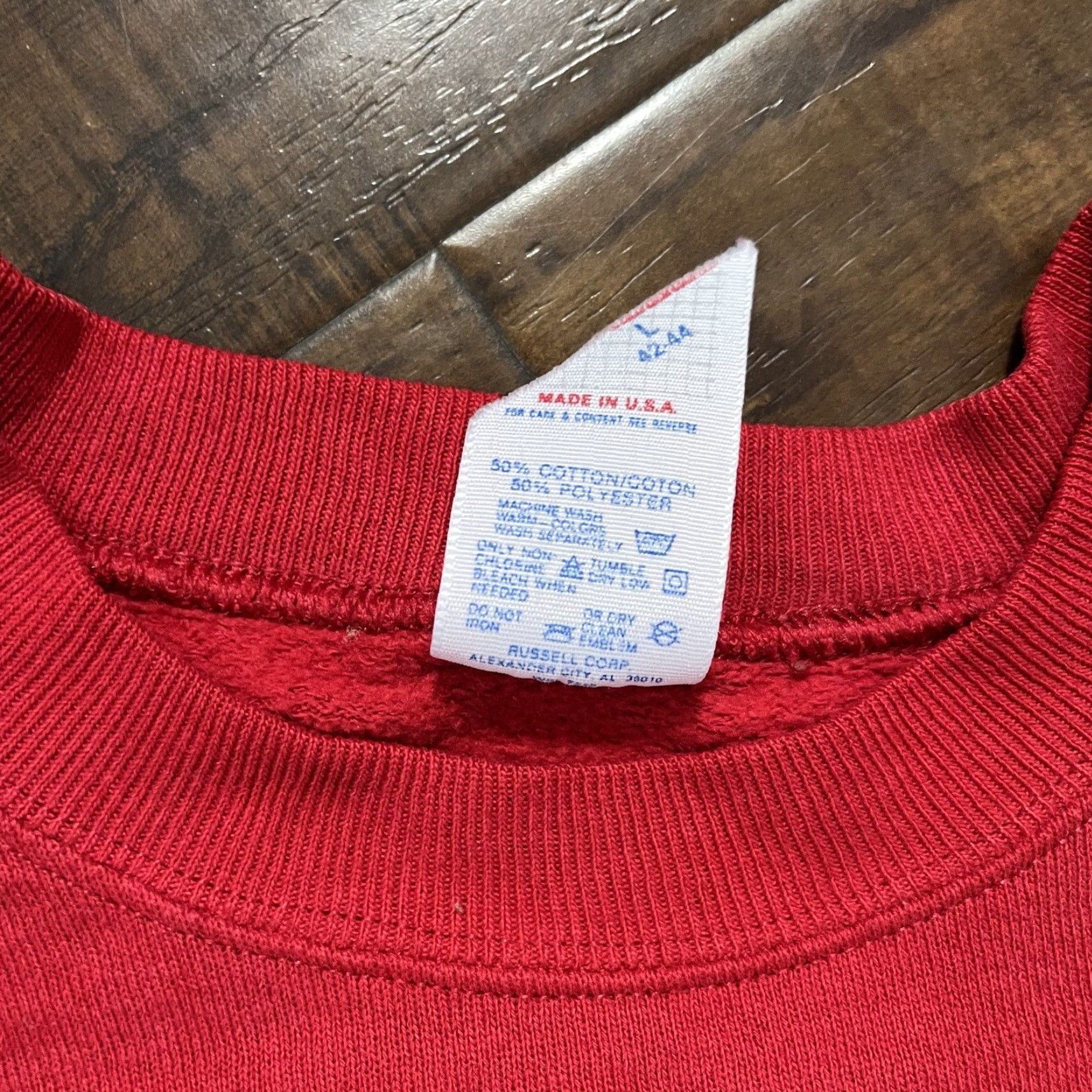 Hard Rock Cafe VINTAGE Hard Rock Cafe Sweatshirt Pullover Red Mens L 90s NY Embroidered Logo Crewneck Size US L / EU 52-54 / 3 - 4 Thumbnail
