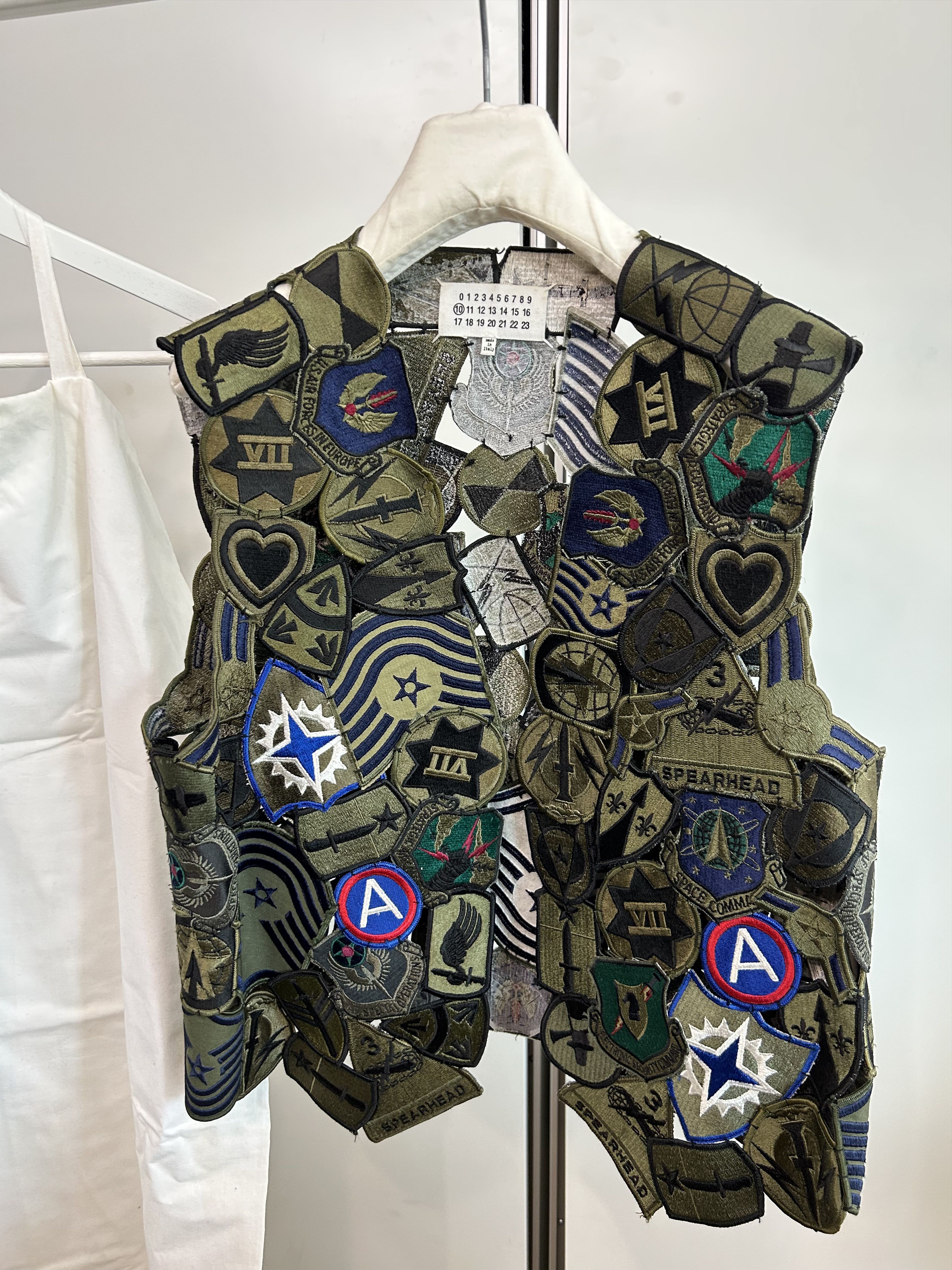 Maison Margiela MAISON MARGIELA Artisanal Military Insignia Vest Size US M / EU 48-50 / 2 - 2 Thumbnail