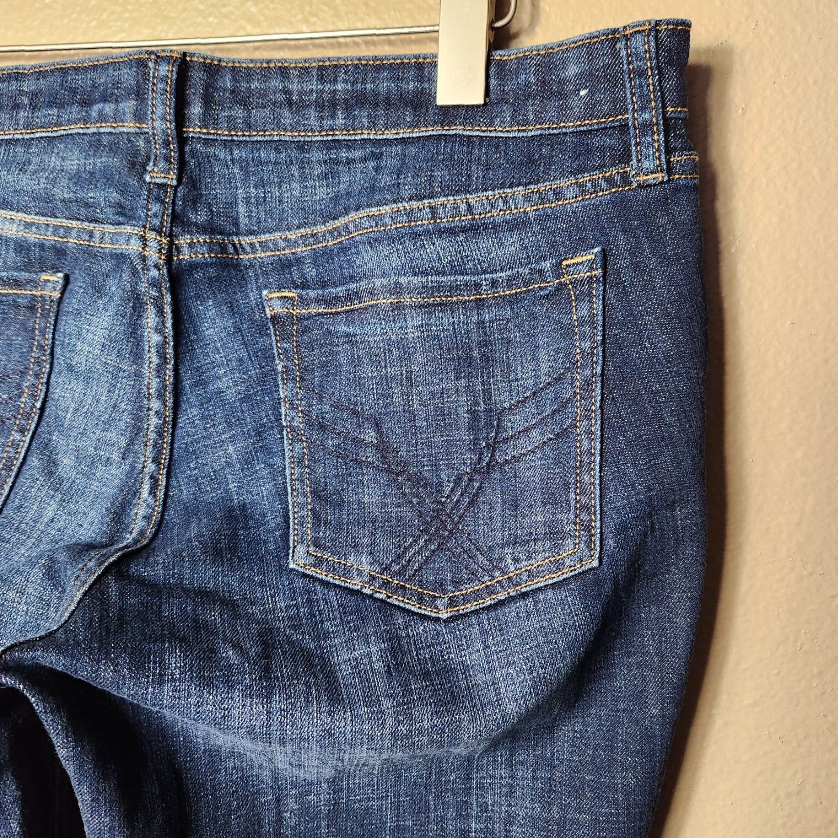 Gap Gap Jeans Premium Dark Wash Denim Low Rise Bootcut 14/32 Womens Regular 5-Pocket Blue Size 36" / US 14 / IT 50 - 6 Thumbnail