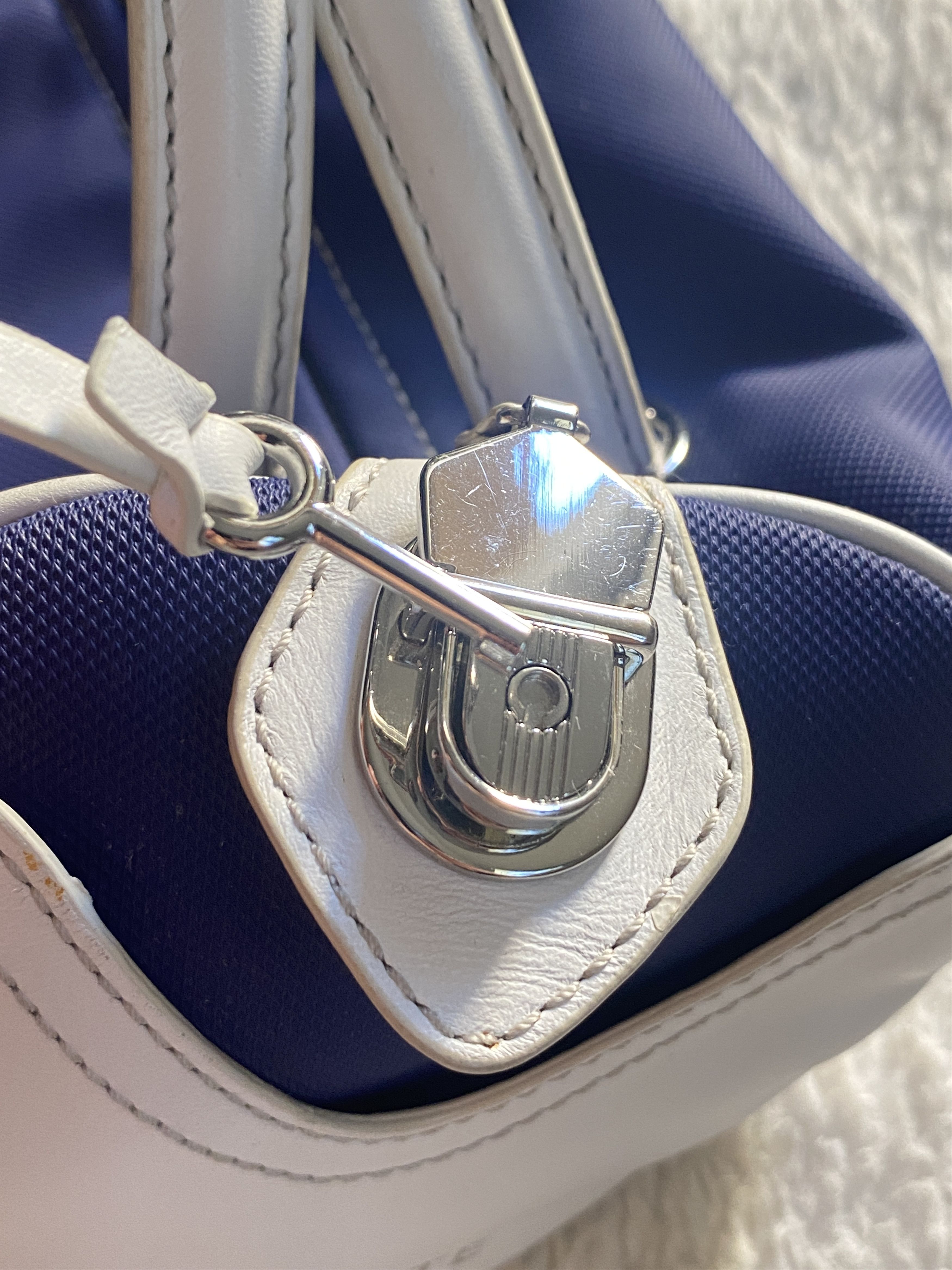 Lacoste Rare Lacoste Barrel Bag – Navy & White PVC Size ONE SIZE - 14 Thumbnail