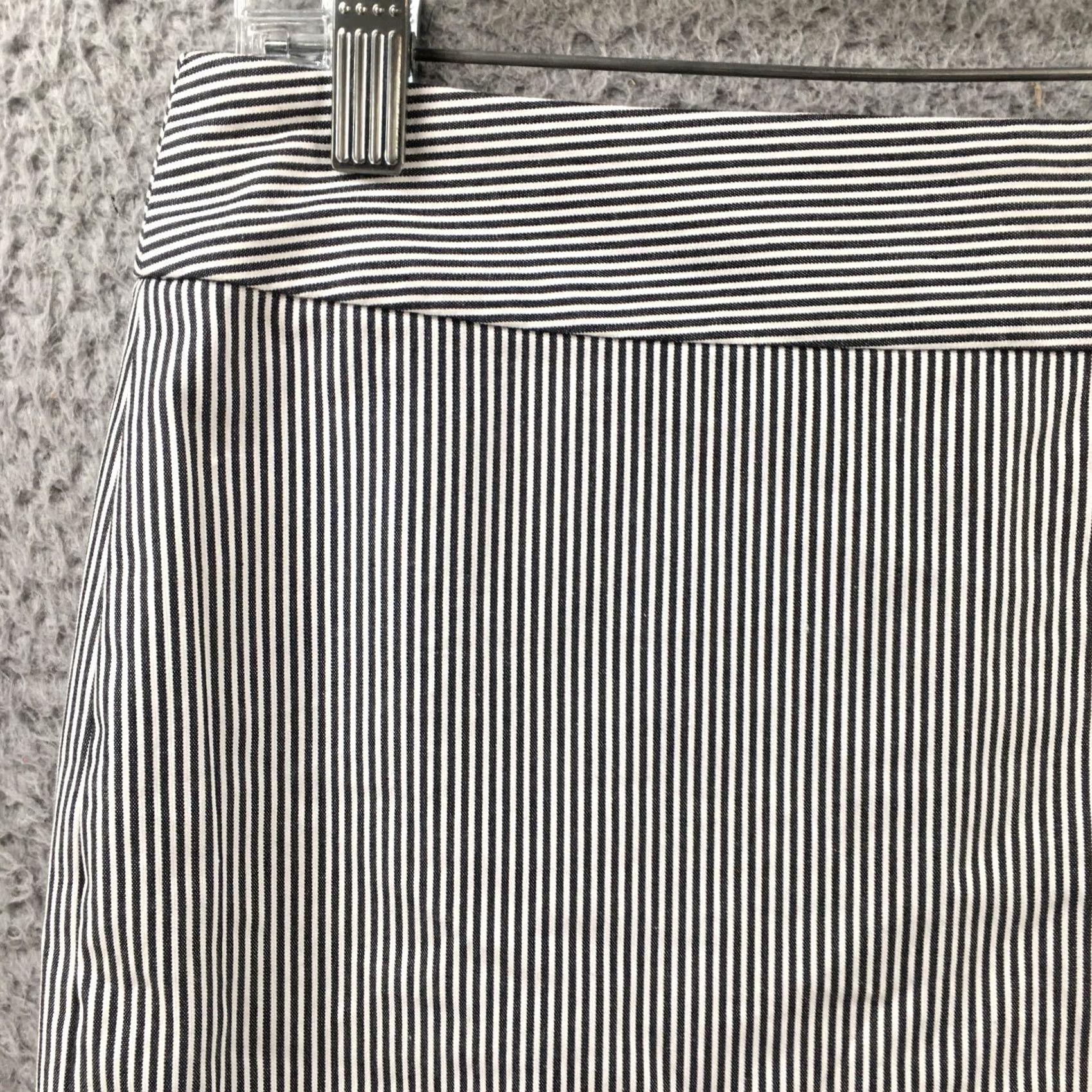 Banana Republic Banana Republic Skirt Womens 6 Mini White Striped Back Zip Casual Size 28" / US 6 / IT 42 - 3 Thumbnail