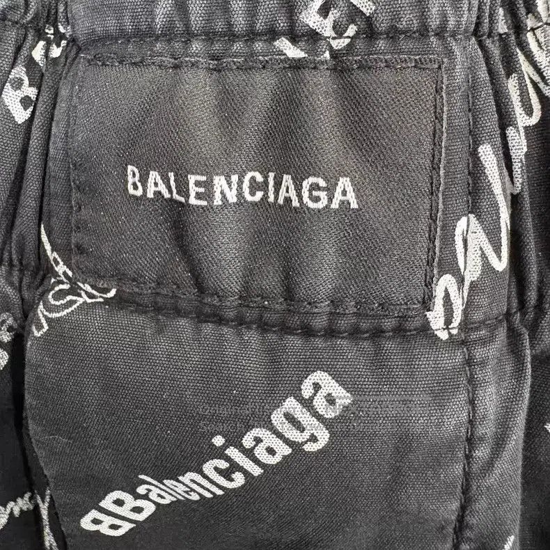 Balenciaga Balenciaga Black Bulletproof Logo Short Pants Size US 28 / EU 44 - 8 Thumbnail