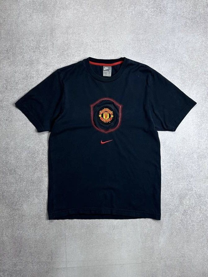 Nike Vintage 90s Nike Manchester United Cental Swoosh T-shirt s Size US S / EU 44-46 / 1 - 1 Thumbnail