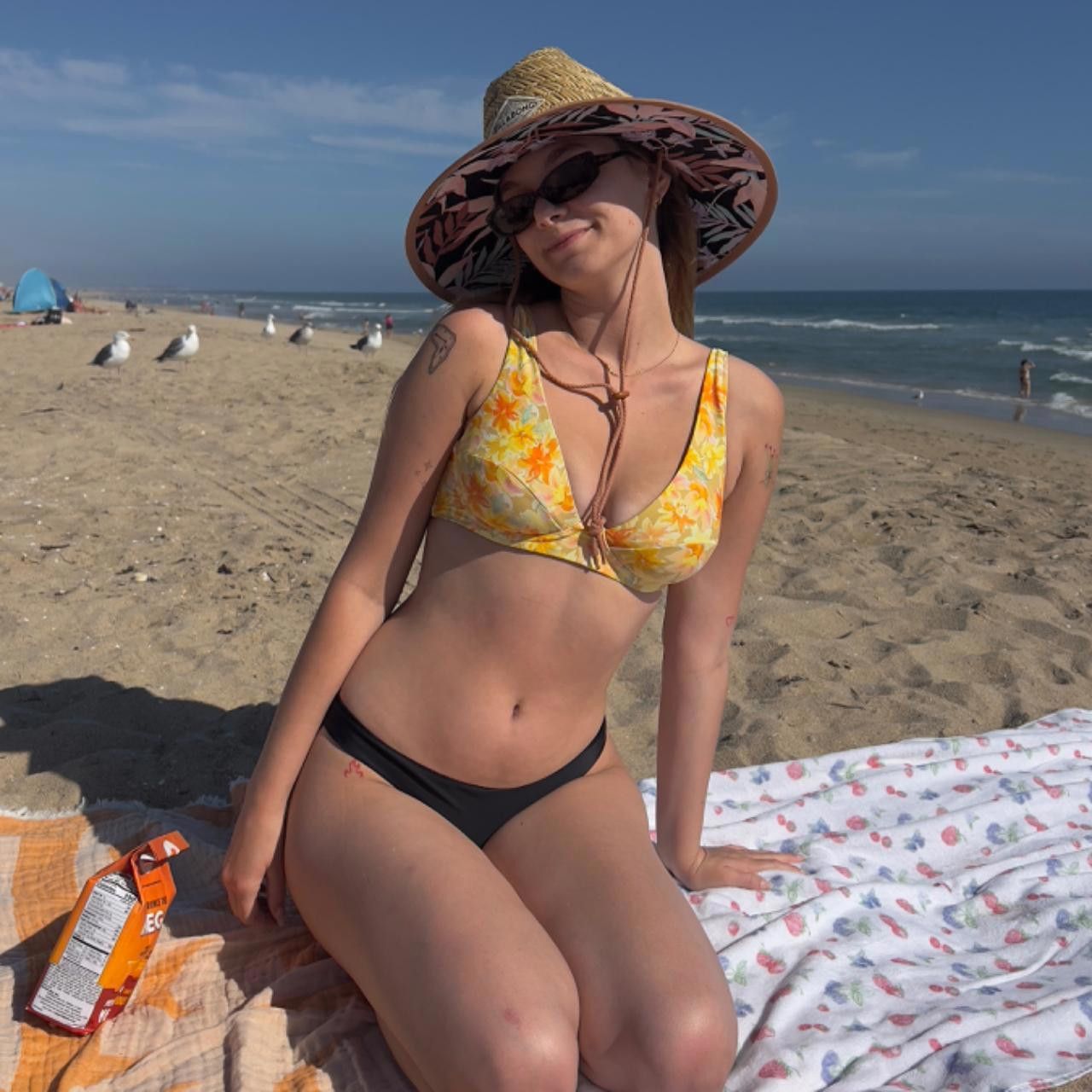 Designer ripcurl bikini top💛 Size ONE SIZE - 1 Thumbnail