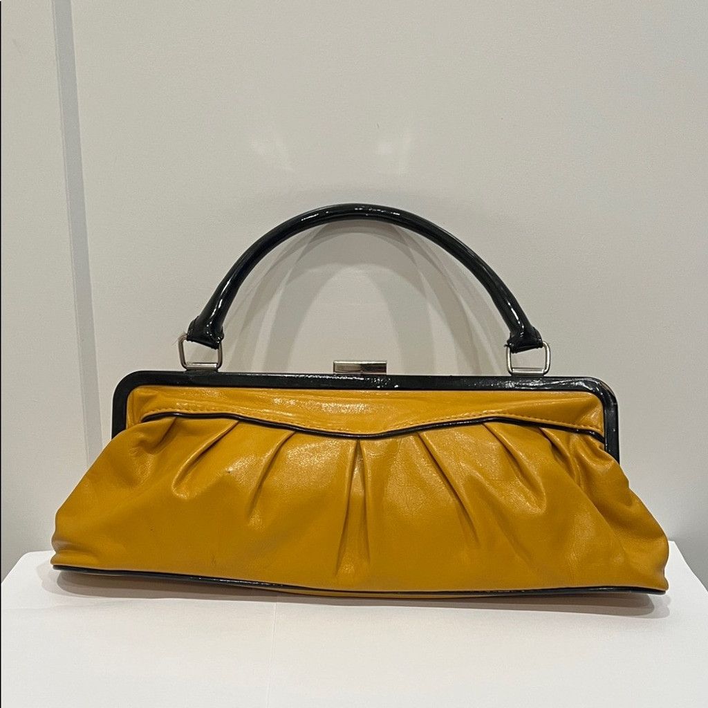 The Unbranded Brand Retro yellow and black handbag. Size ONE SIZE - 1 Thumbnail