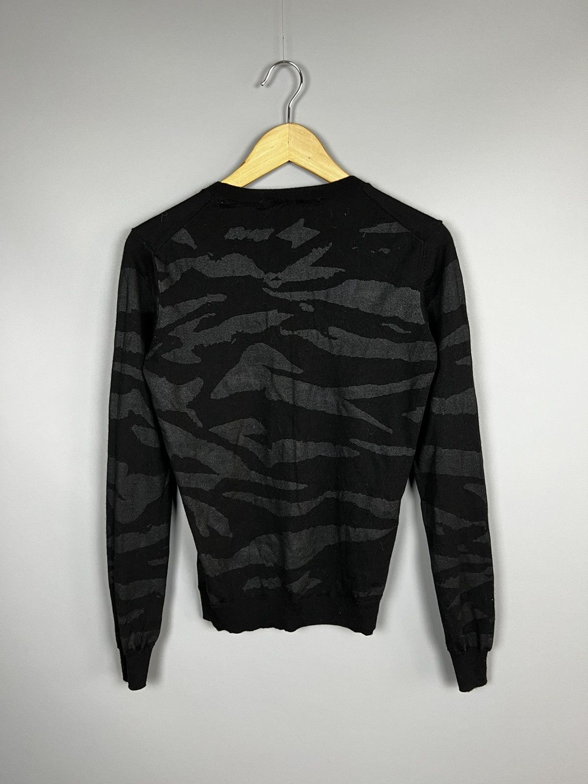 Alexander McQueen MCQ Alexander McQueen black camouflage long sleeve sweater Size M / US 6-8 / IT 42-44 - 8 Thumbnail