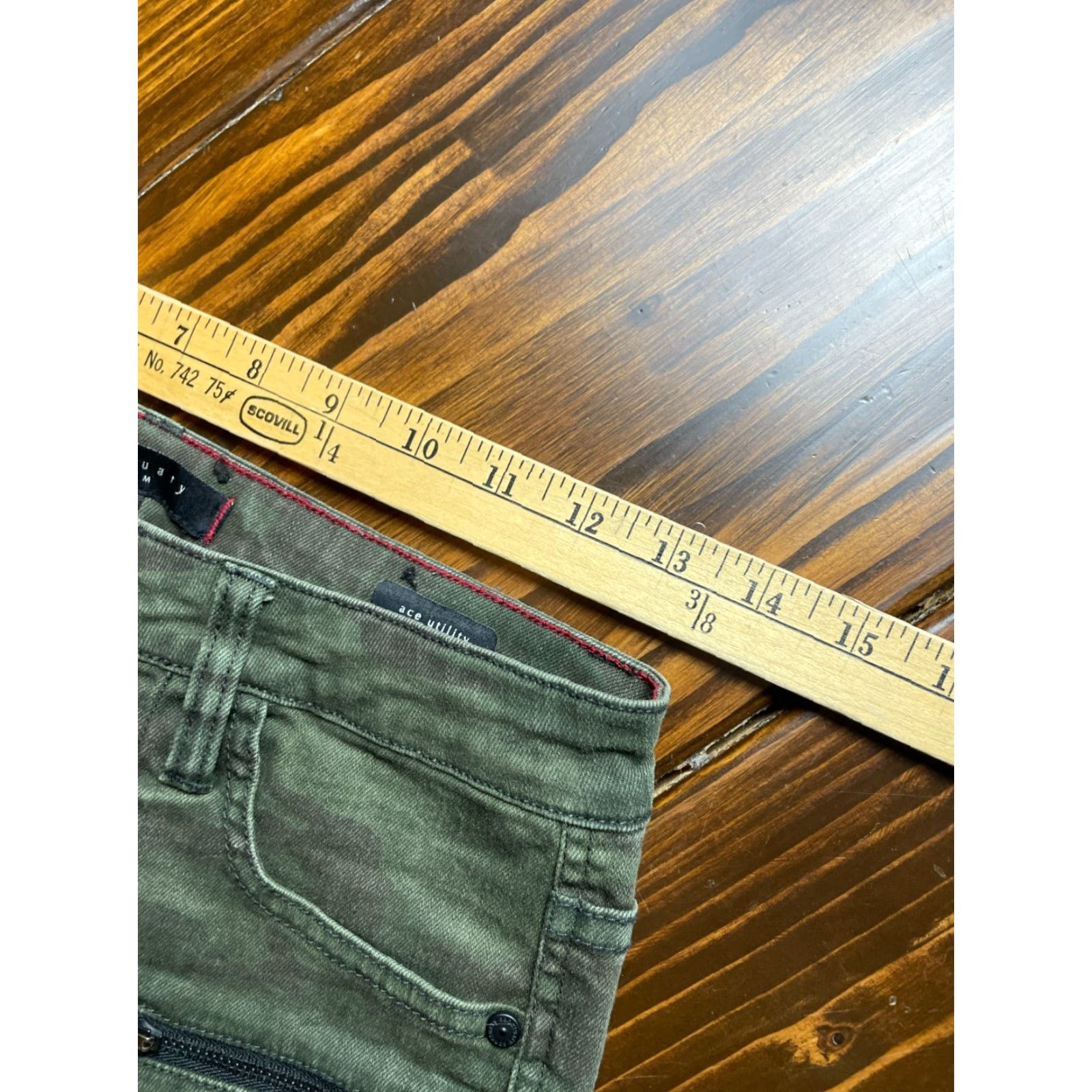 Sanctuary VINTAGE? (No) Sanctuary Jeans Women's Size 25 Green Camouflage Ace Utility Pockets Jeans Size 42" / US 20 - 4 Thumbnail