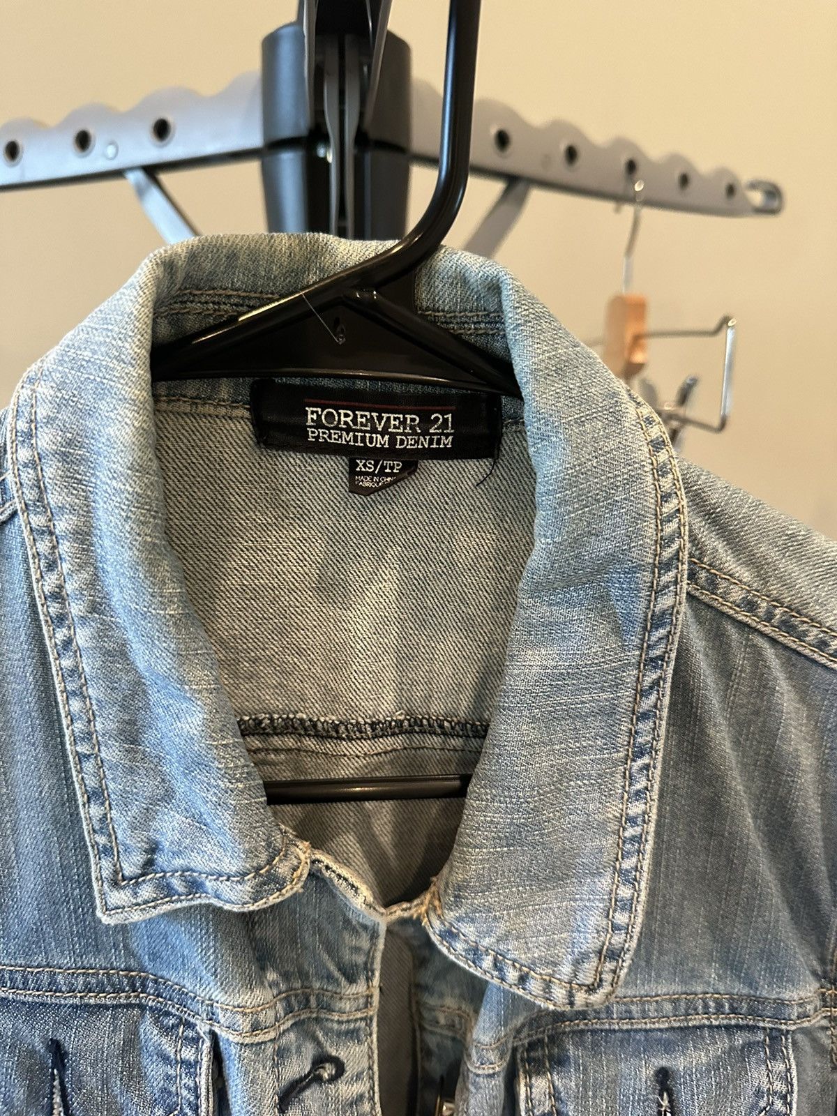 Forever 21 Jean jacket Size XS / US 0-2 / IT 36-38 - 2 Thumbnail