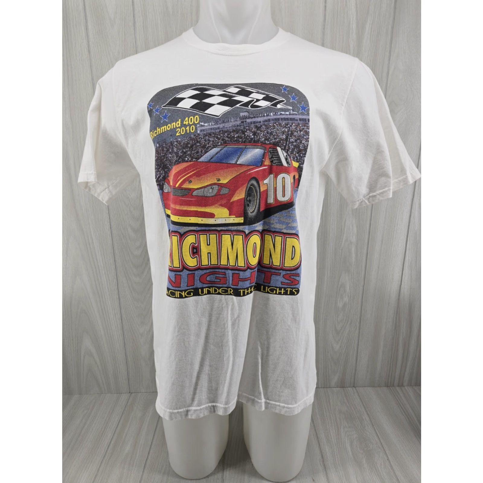 Nike VINTAGE Nike T-Shirt Men's Large Richmond Raceway 400 2010 White Cotton Blend Graphic Print Logo Short Sleeve Crew Neck All Seasons Men Size US L / EU 52-54 / 3 - 2 Thumbnail