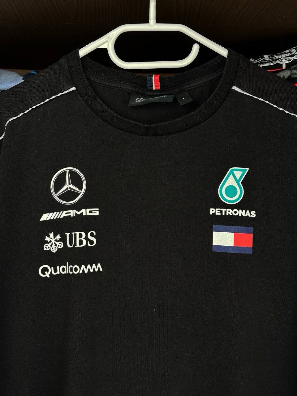 Formula 1 Vintage Tommy Hilfiger Mercedes Benz Petronas T-Shirt Y2K Size US L / EU 52-54 / 3 - 5 Thumbnail