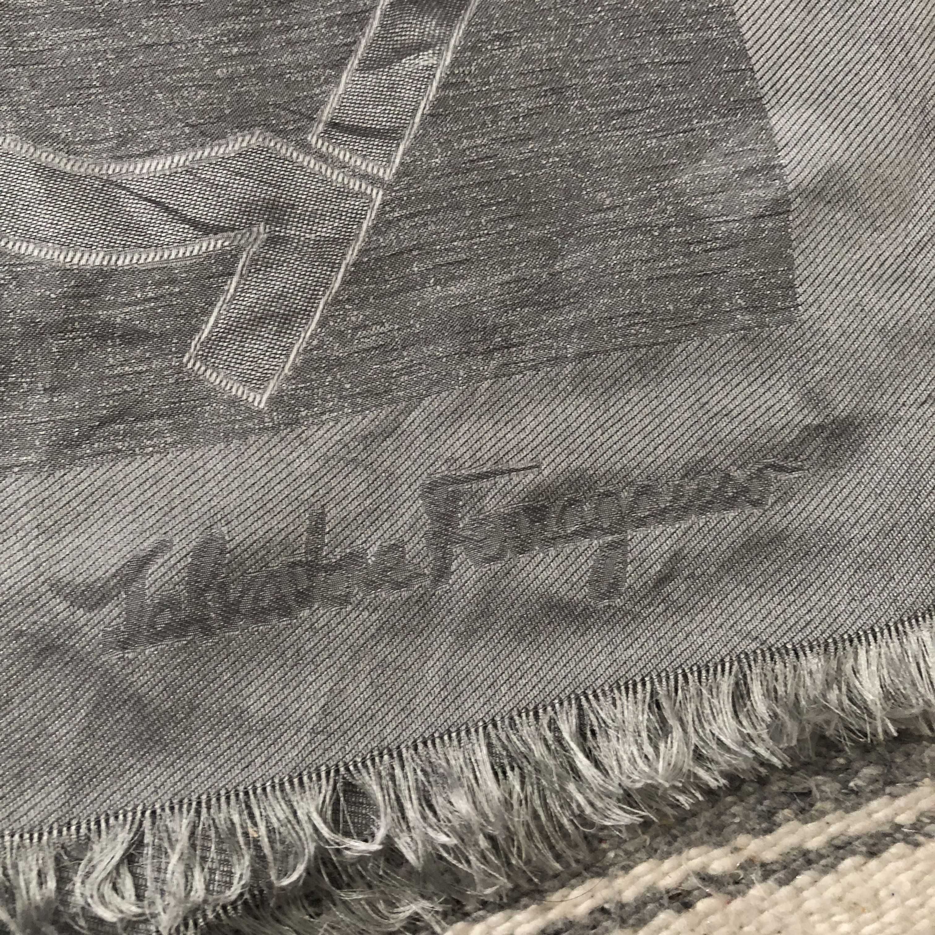 Salvatore Ferragamo SALVATORE FERRAGAMO ITALY Monogram Logo Gray Silk Wool Scarf Size ONE SIZE - 2 Thumbnail
