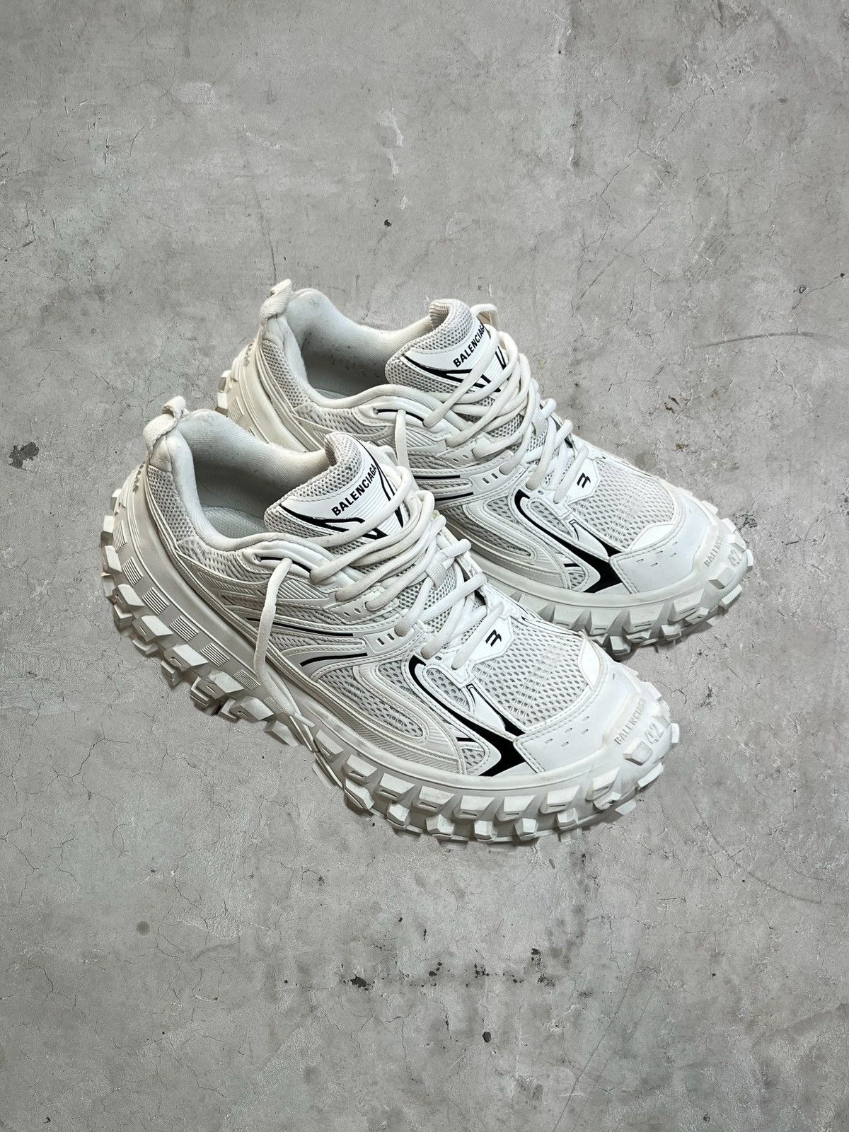 Balenciaga 「Defender」 ホワイトモノクローム トレイルランナー Pre-owned Balenciaga Defender Sneakers In White | ModeSens