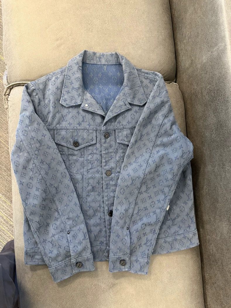 Louis Vuitton Louis Vuitton Logo full-print single-breasted casual long- Size US L / EU 52-54 / 3 - 1 Thumbnail