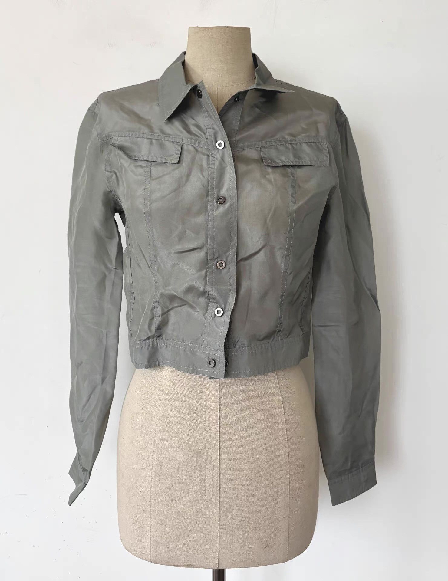 Armani Armani Collezioni Women's Grey Silk Cropped Jacket Ｑ21 Size S / US 4 / IT 40 - 1 Thumbnail