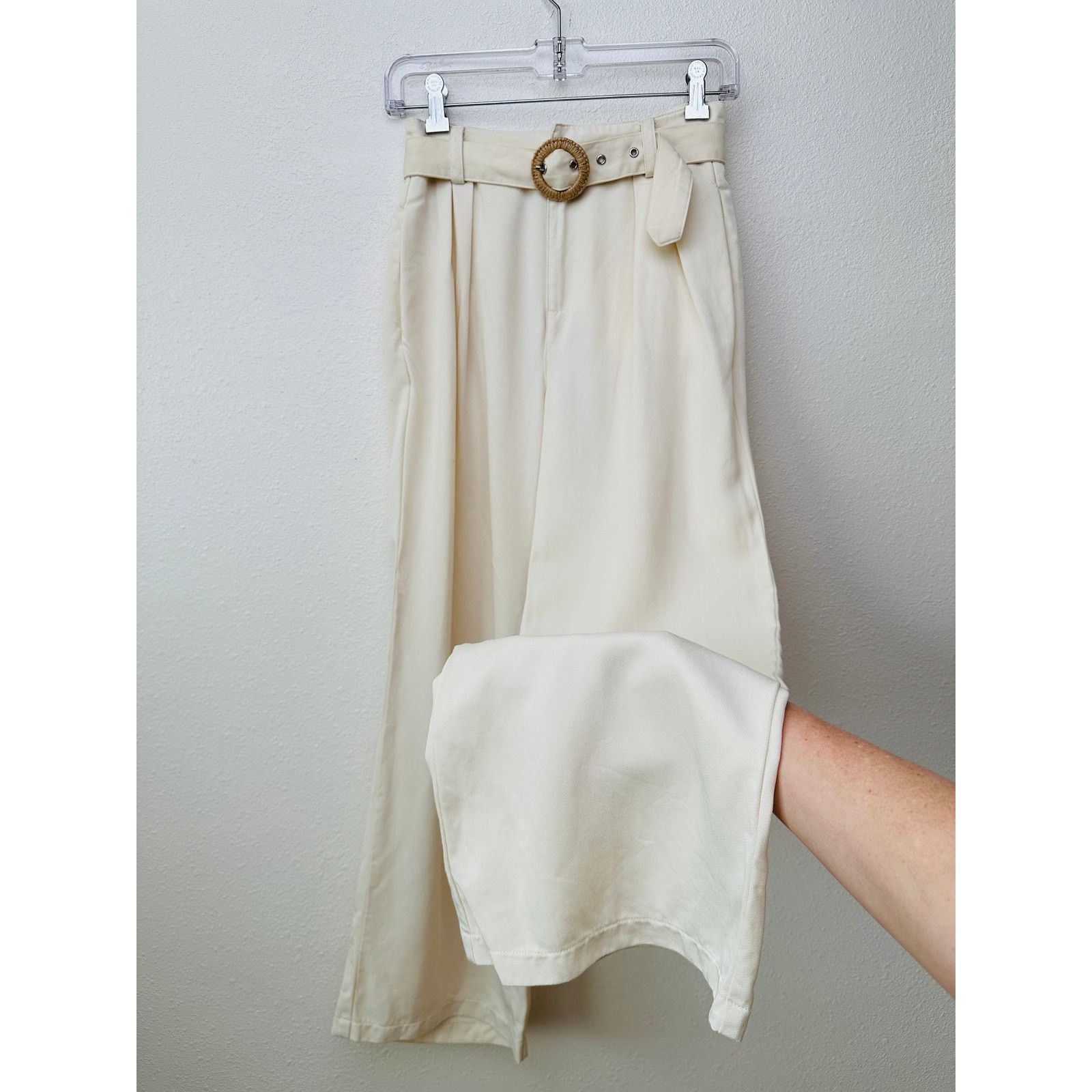 Paige PAIGE Birch Cream Wide Leg Pleated Pants w/ Belt Women US 0 Size 25" / US 0 / IT 36 - 1 Thumbnail