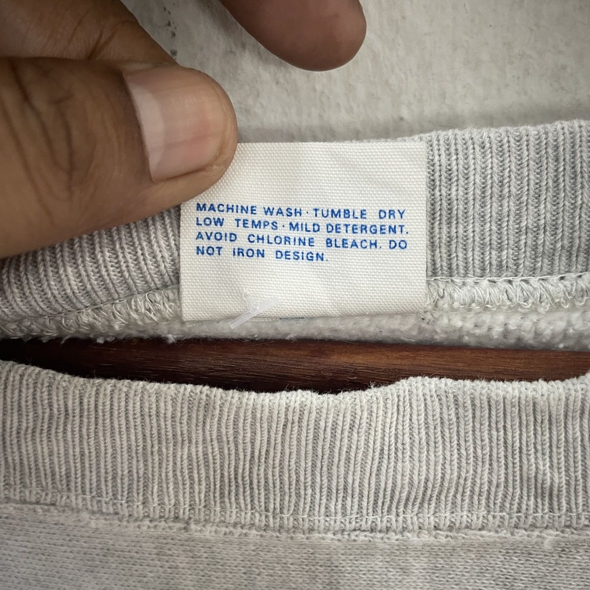 Champion Vintage 90s Champion Reverse Weave Nvac Sweatshirt Size US L / EU 52-54 / 3 - 6 Thumbnail