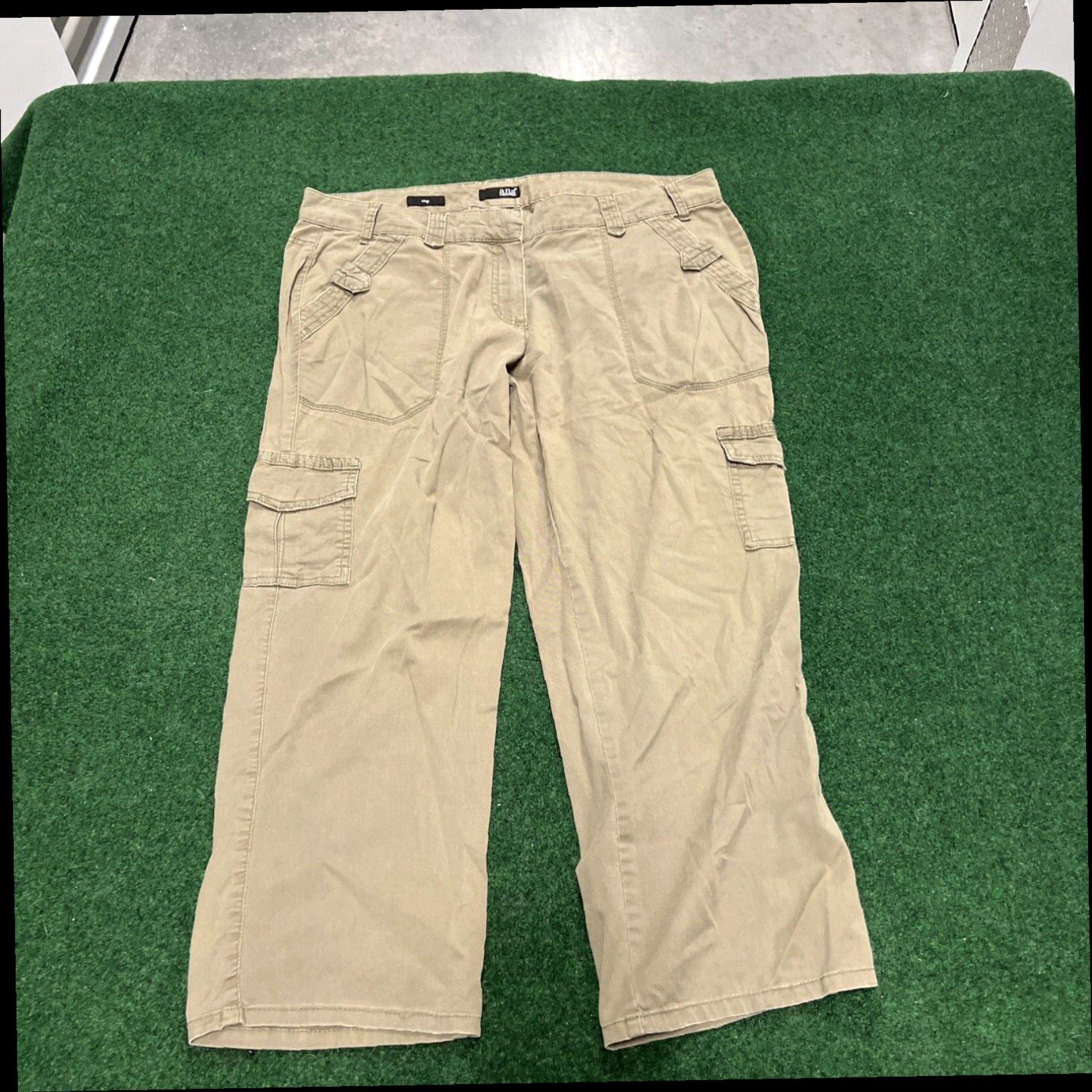 Vintage Ana A New Approach Women’s Khaki Brown Green Crop Cargo Pants Size 14 Size 36" / US 14 / IT 50 - 1 Thumbnail