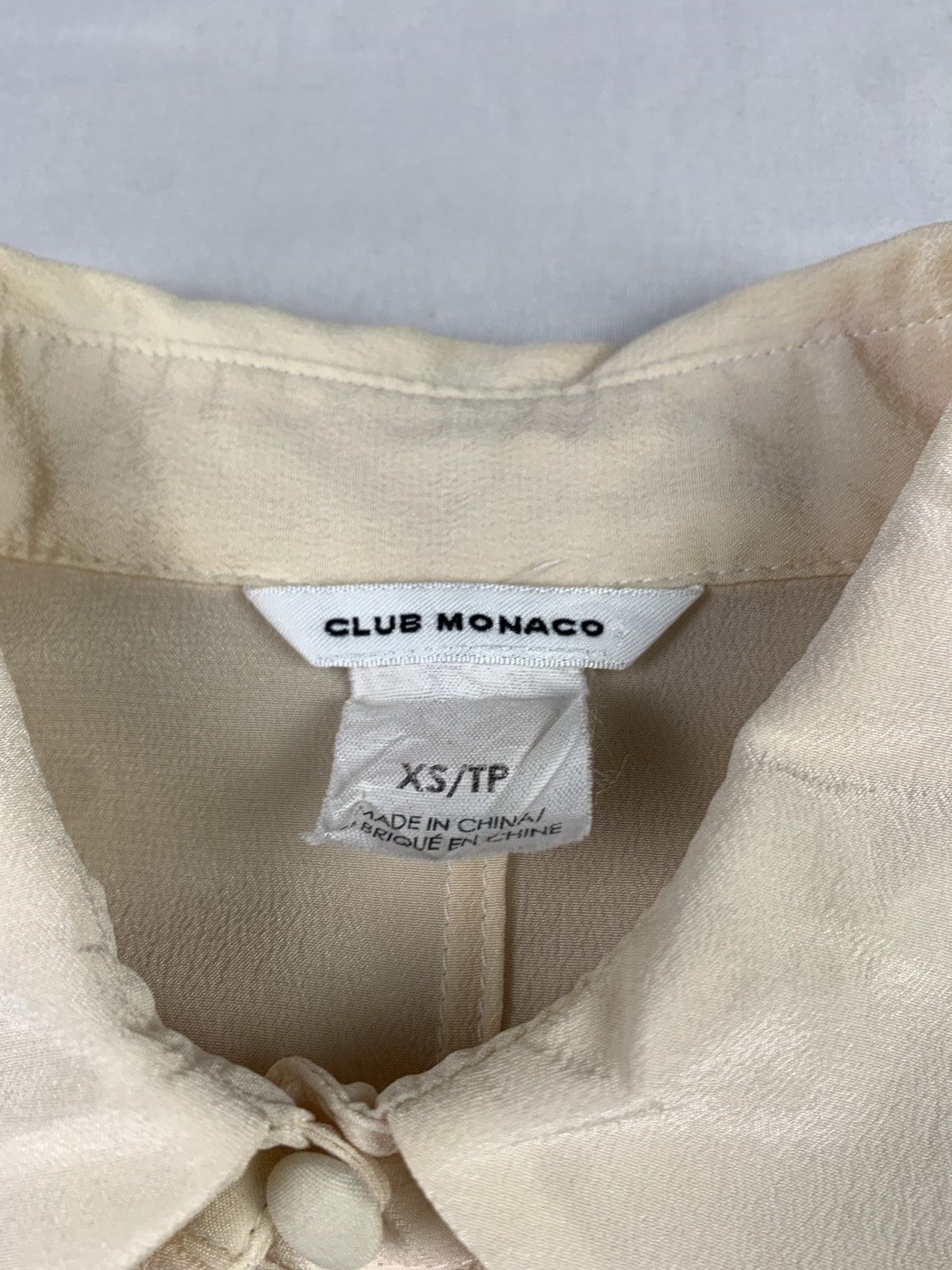 Club Monaco Club Monaco Off White Helek Knotted Buttondowns Silk Blouse Size S / US 4 / IT 40 - 7 Thumbnail