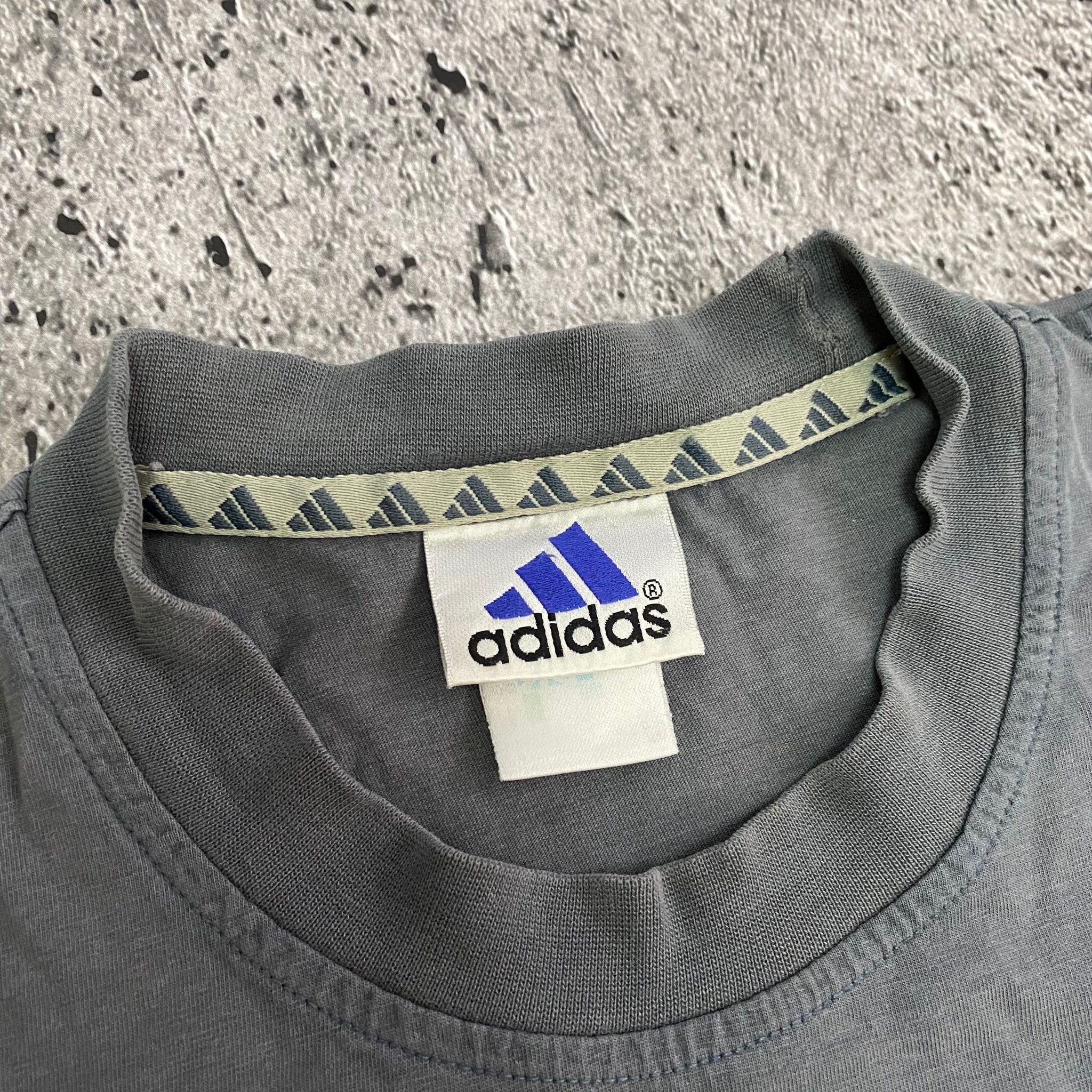 Adidas × Vintage Vintage ADIDAS Retro Oversize Centre Logo Tshirt 90s Size US M / EU 48-50 / 2 - 3 Thumbnail
