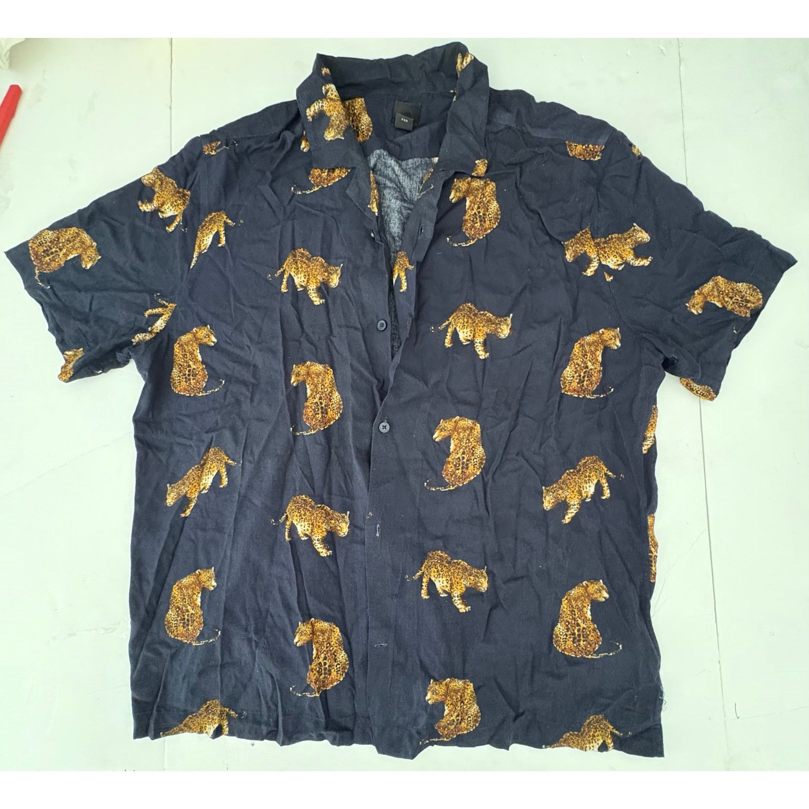 H&M H&M button down mens shirt XL leopard all over black Size US XL / EU 56 / 4 - 1 Thumbnail