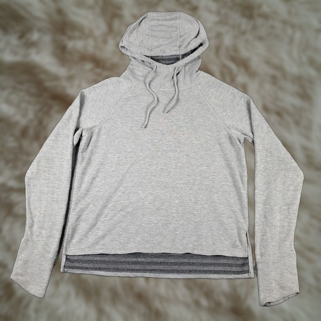 Reebok Reebok Hoodie Womens Medium Gray Pullover Long Sleeve Activewear Size M / US 6-8 / IT 42-44 - 1 Thumbnail