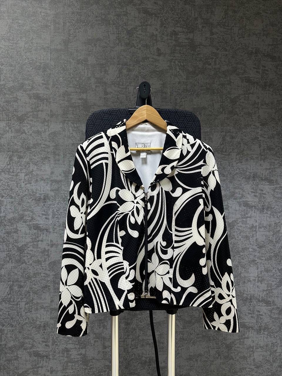 Japanese Brand × Vintage Vintage Joseph Ribkoff Trends White Jacket Size M / US 6-8 / IT 42-44 - 1 Thumbnail