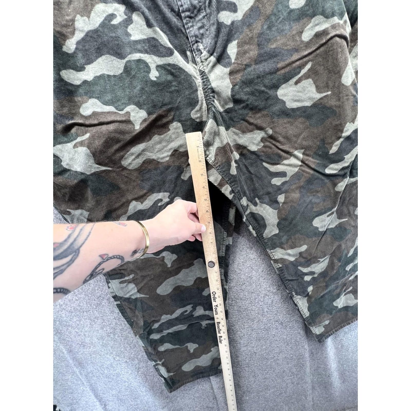 American Eagle Outfitters VINTAGE American Eagle Outfitters Pants Womens 24 Camo Corduroy Straight Leg Chino Size 42" / US 20 - 4 Thumbnail