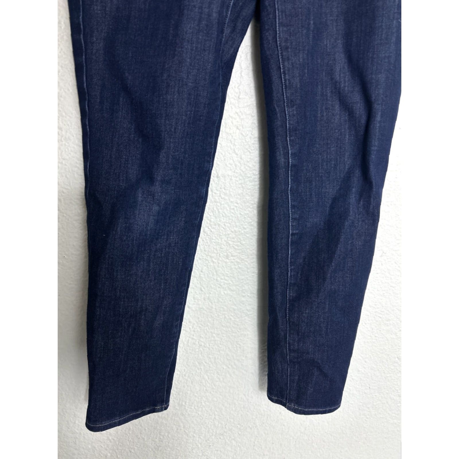 Uniqlo Uniqlo Jeans Dark Wash Slim 30x26 Jeans Men Slim Skinny Dark Blue 30 26 Mens Size US 30 / EU 46 - 2 Thumbnail
