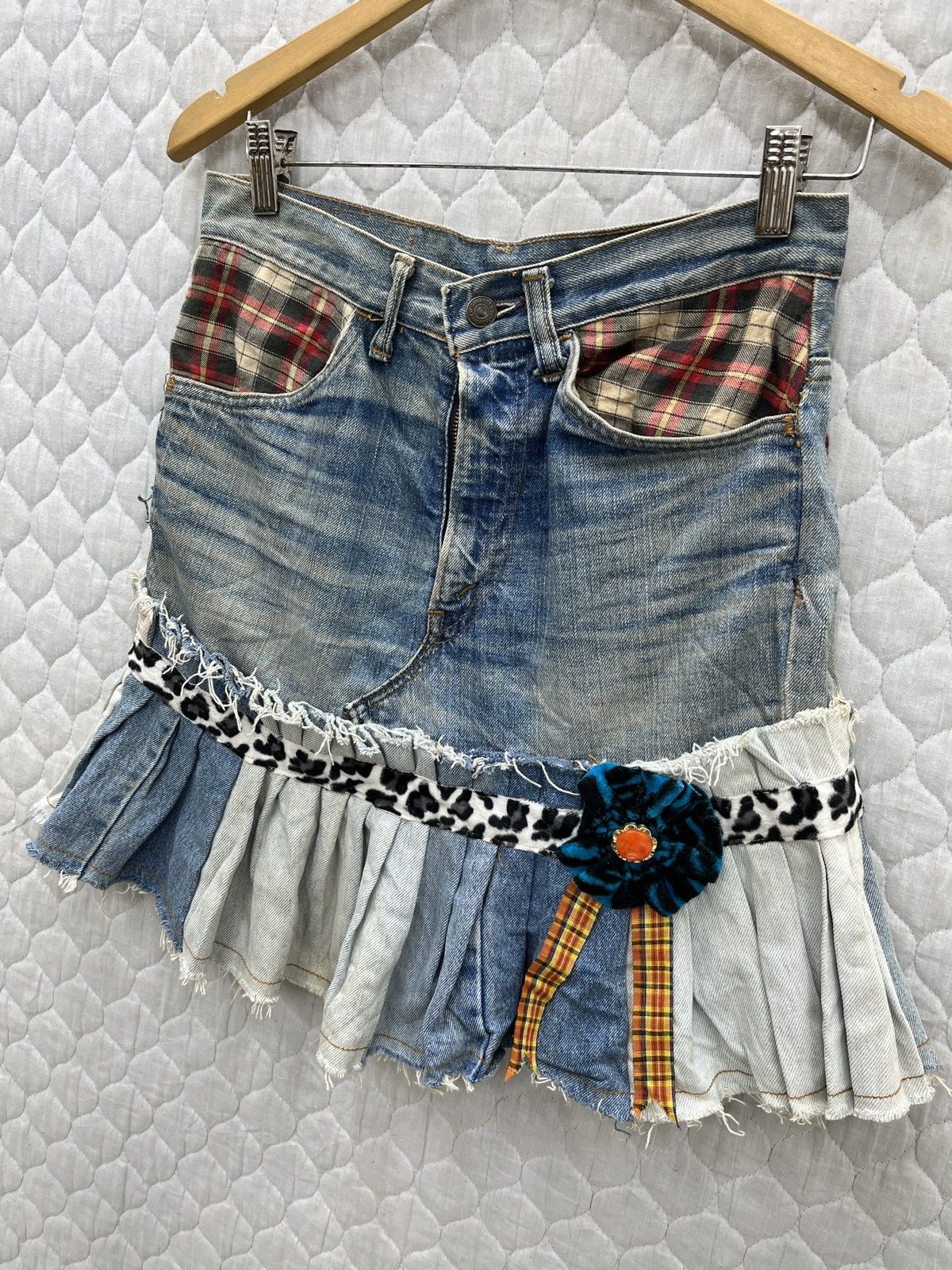 Levi's 🔥🔥🔥STEALS LEVIS CUSTOM SKIRTS Size 29" - 3 Thumbnail