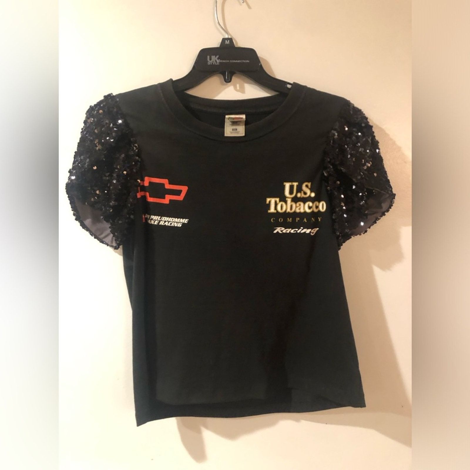 Fruit Of The Loom Cool T-shirt with puffed sequin sleeves. Size S / US 4 / IT 40 - 1 Thumbnail