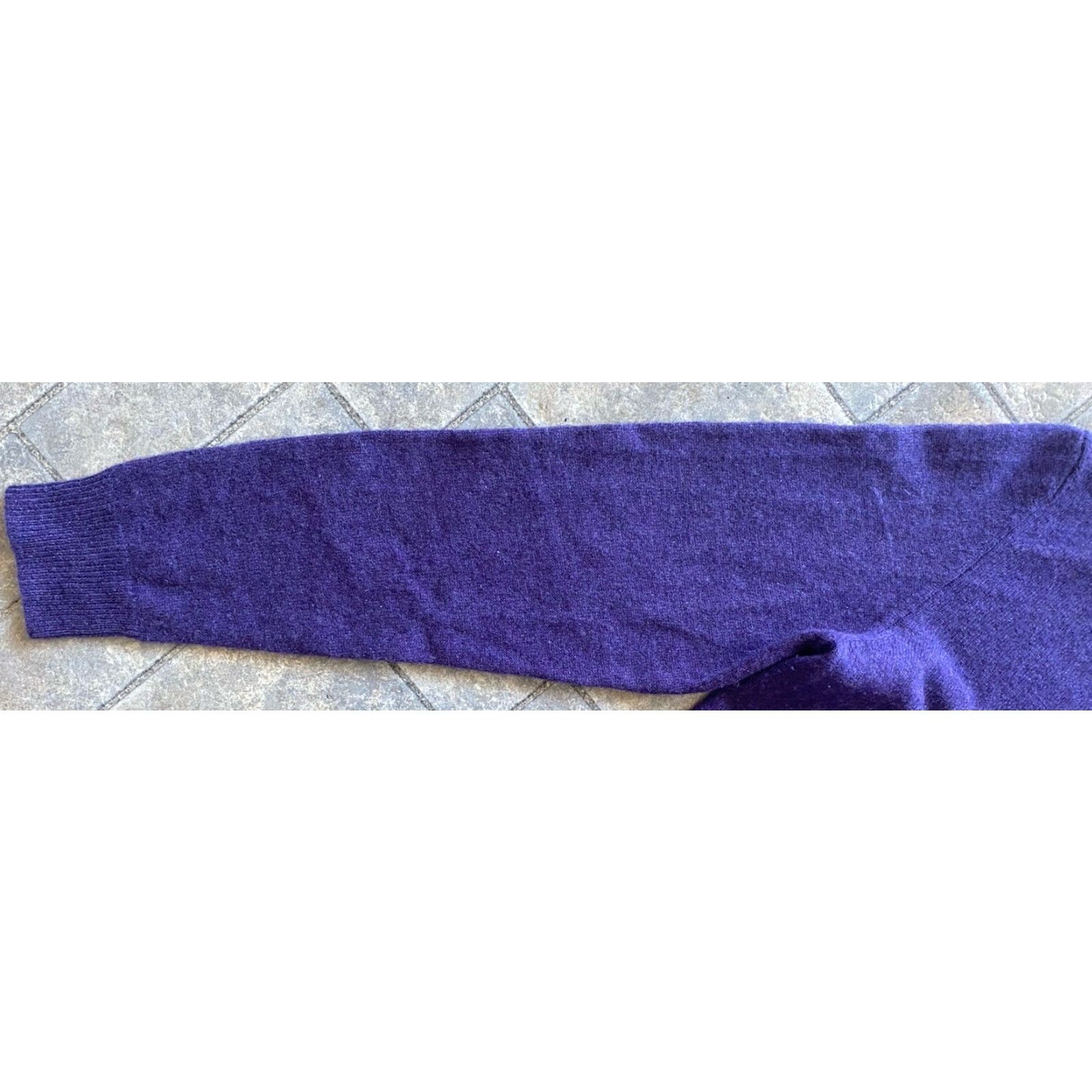 Club Room VINTAGE Club Room Luxury Shirt Womens Small 100% Cashmere Dark Purple Long Sleeve V-Neck Sweater Shirt Size S / US 4 / IT 40 - 7 Thumbnail