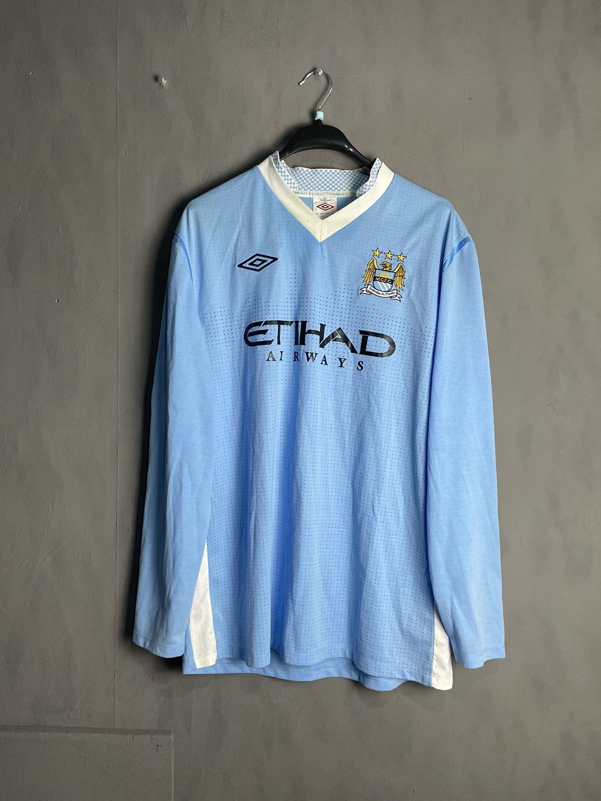 Umbro #4 Vincent Kompany Umbro Manchester City 2011 long sleeve Size US L / EU 52-54 / 3 - 3 Thumbnail