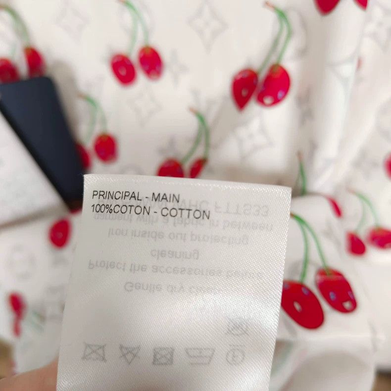 Louis Vuitton Louis Vuitton 25 Red and White Cherry Short Sleeve Size US S / EU 44-46 / 1 - 4 Thumbnail