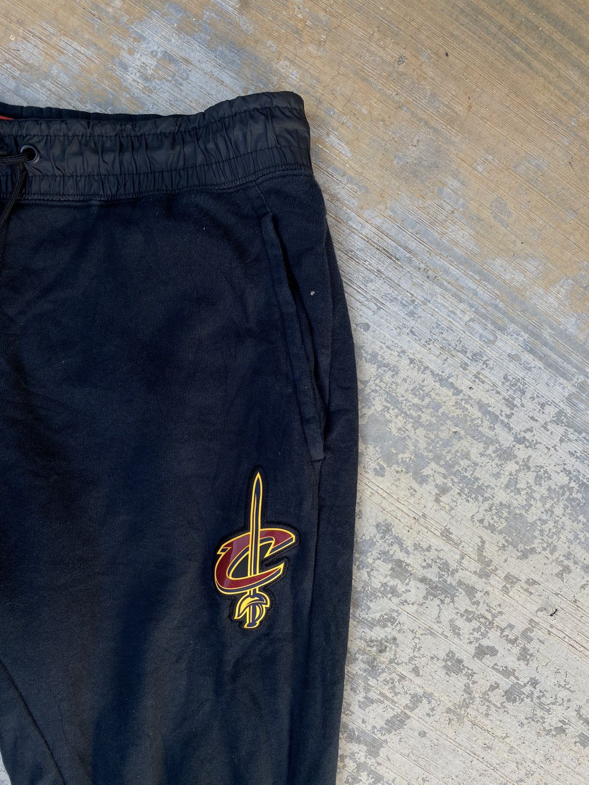 NBA × Nike × Vintage Vintage Nike Cavaliers Basketball Sweatpants NBA Size US 29 - 4 Thumbnail