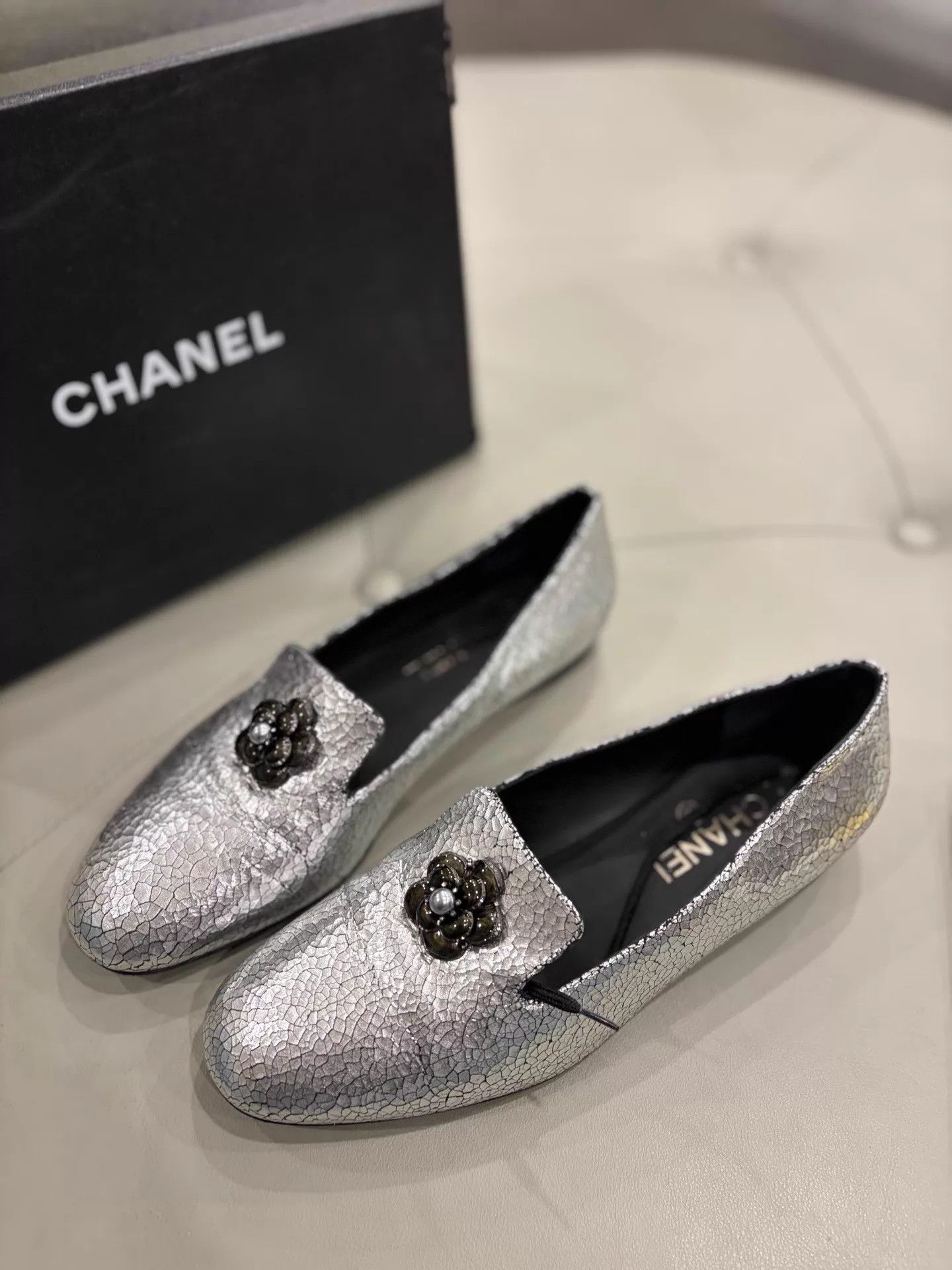 Chanel Chanel Cracked Calfskin Loafer 99 New 38.5 Size US 8 / IT 38 - 1 Thumbnail