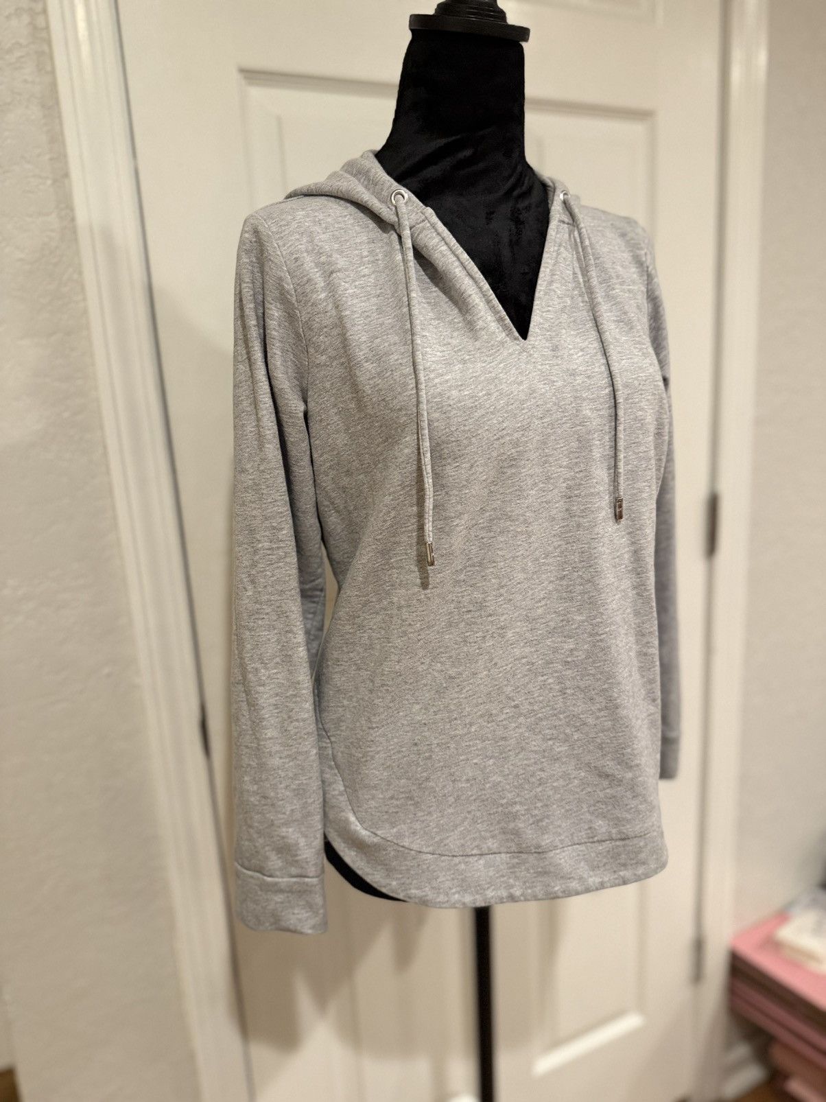 Michael Kors Michael Michael Kors Gray V-Neck Hoodie Layered Hem, Size M Size M / US 6-8 / IT 42-44 - 5 Thumbnail