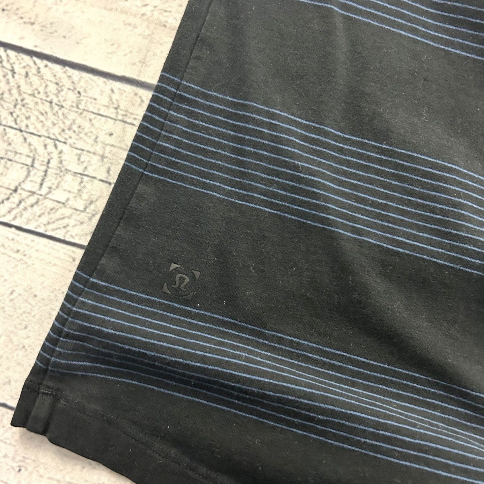 Lululemon Lululemon Short Sleeve Striped Shirt Men XL Blue Black T-Shirt Mens Striped Shirt Size US XL / EU 56 / 4 - 4 Thumbnail