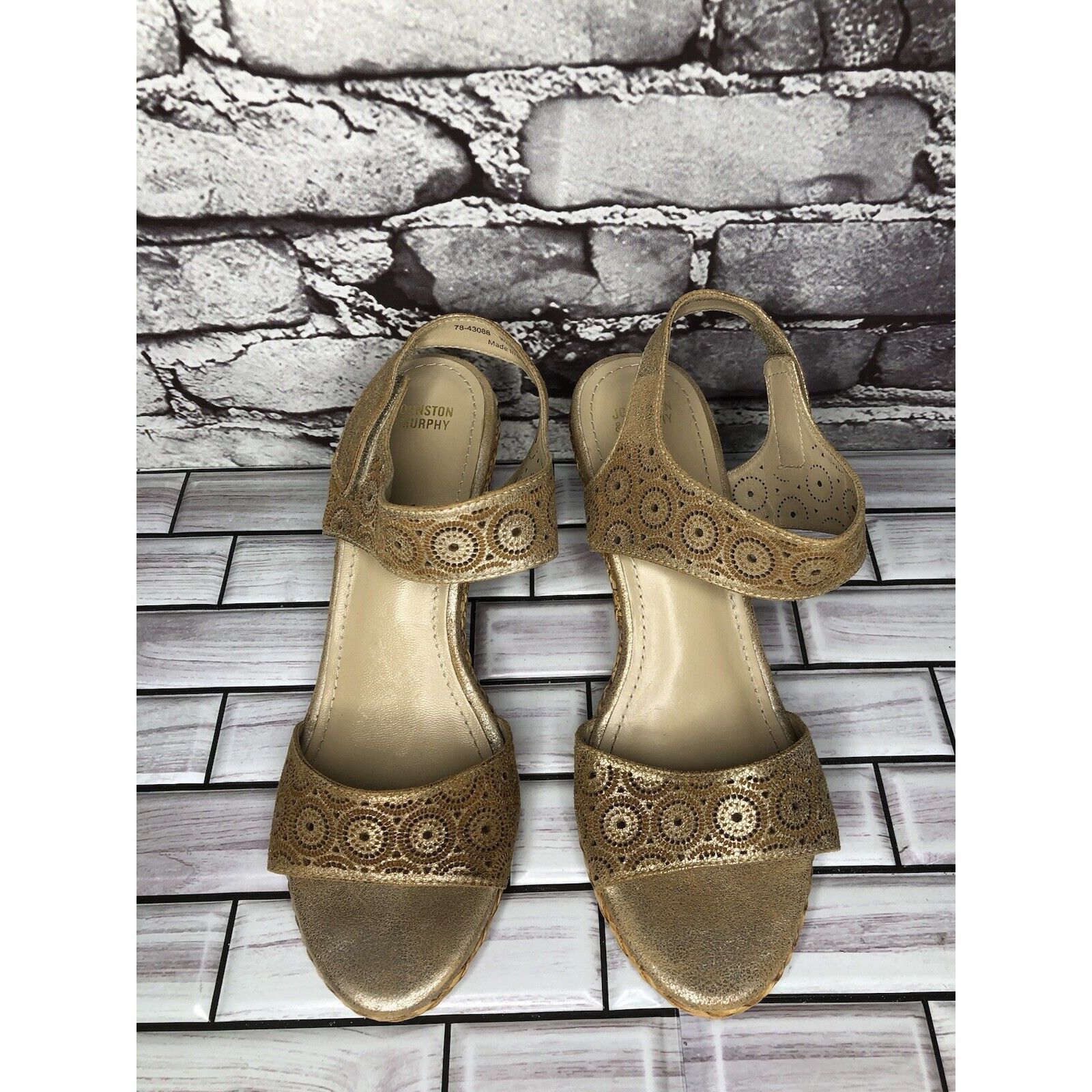 Johnston & Murphy Johnston & Murphy Georgiana Metallic Gold Leather Wedge Stra Size US 9.5 / IT 39.5 - 15 Thumbnail