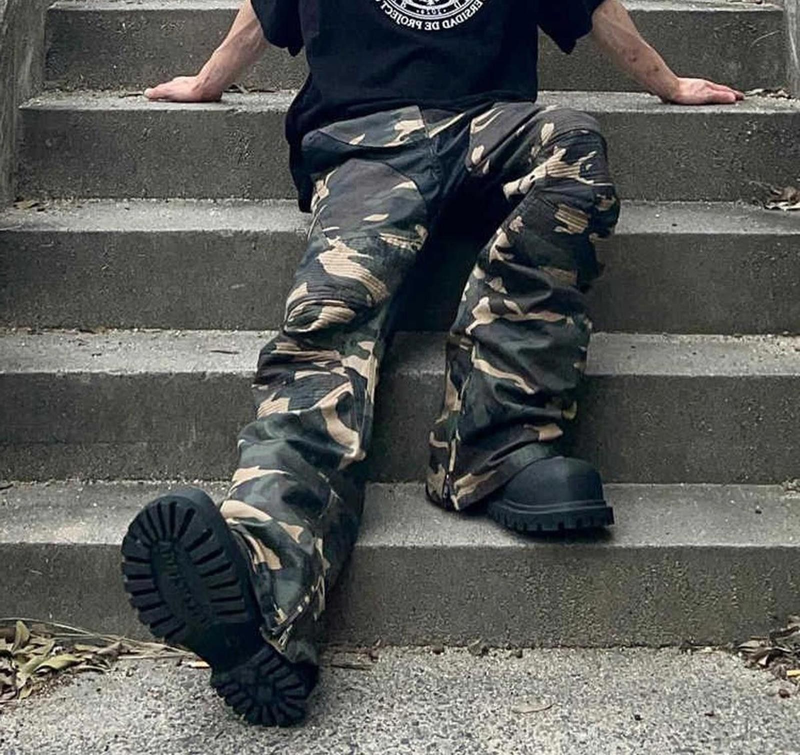 Japanese Brand Camo Print Stacked Flared Pants Size US 32 / EU 48 - 5 Thumbnail