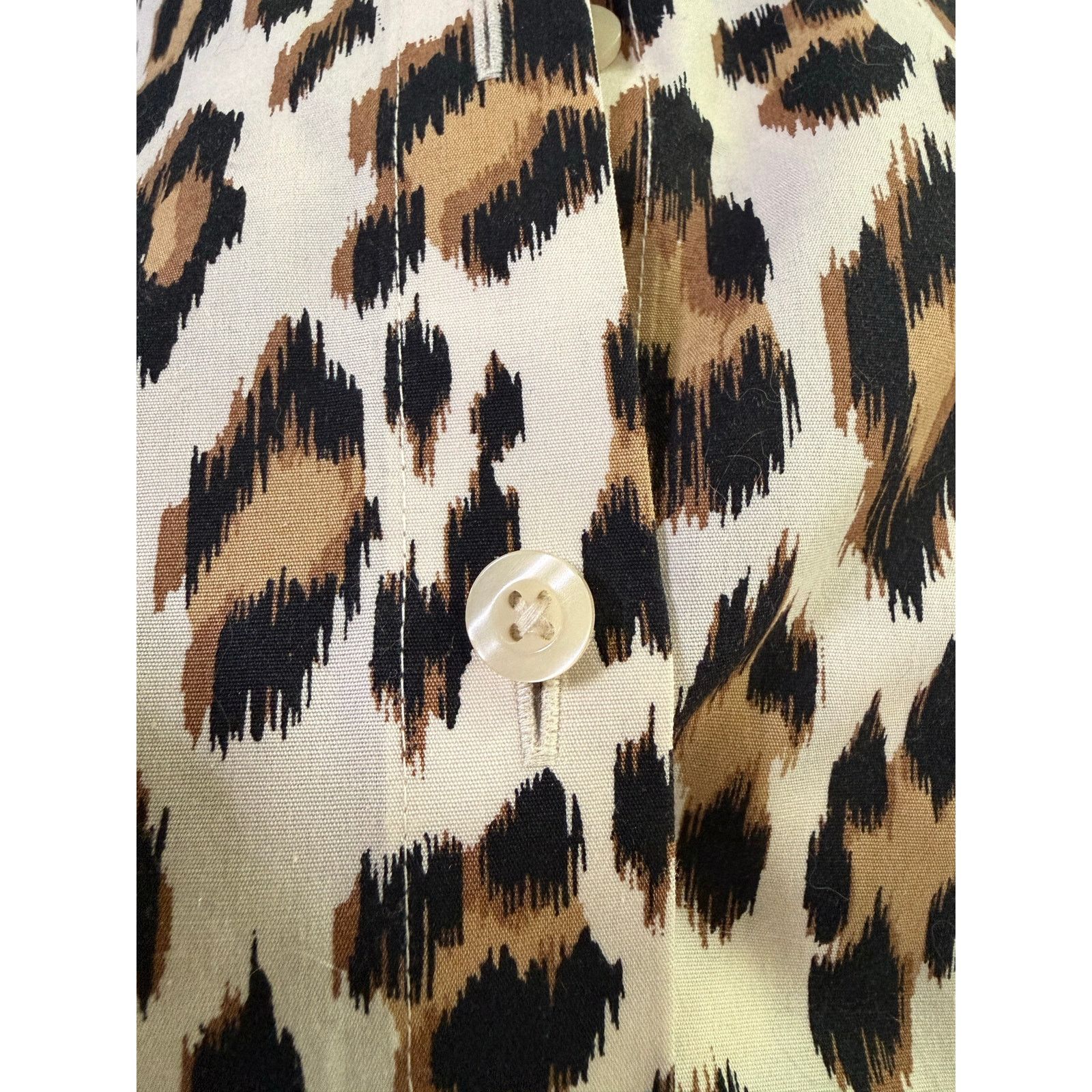 Chicos Chico’s Leopard Print No Iron Blouse Sz 1 Cotton Button Up Size M / US 6-8 / IT 42-44 - 10 Thumbnail