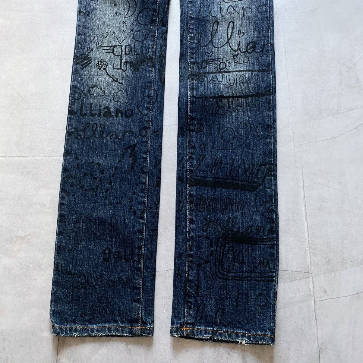 John Galliano NEW Galliano Graffiti Multi Logo Slim Fit Jeans Y2K Size 24" / US 00 / IT 34 - 6 Thumbnail