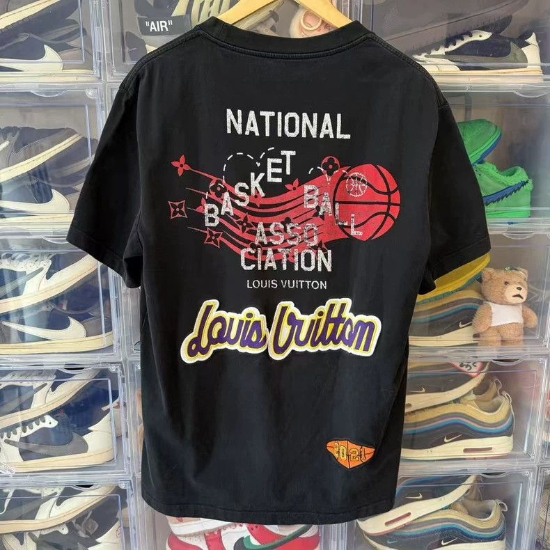 Louis Vuitton Louis Vuitton NBA Collaboration Graphic TShirt-2506 Size US XL / EU 56 / 4 - 2 Thumbnail