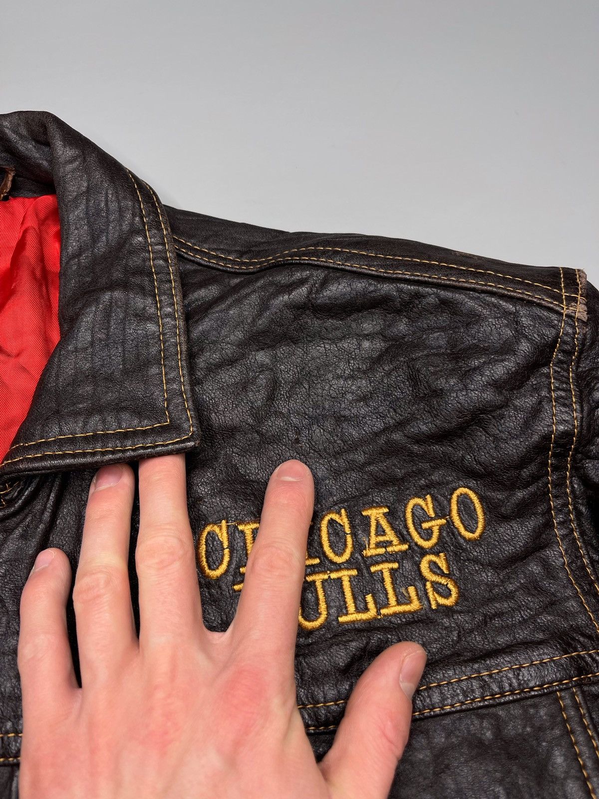 NBA × Vintage Vintage 90’s Chicago Bulls Leather Jacket RARE Size US S / EU 44-46 / 1 - 12 Thumbnail
