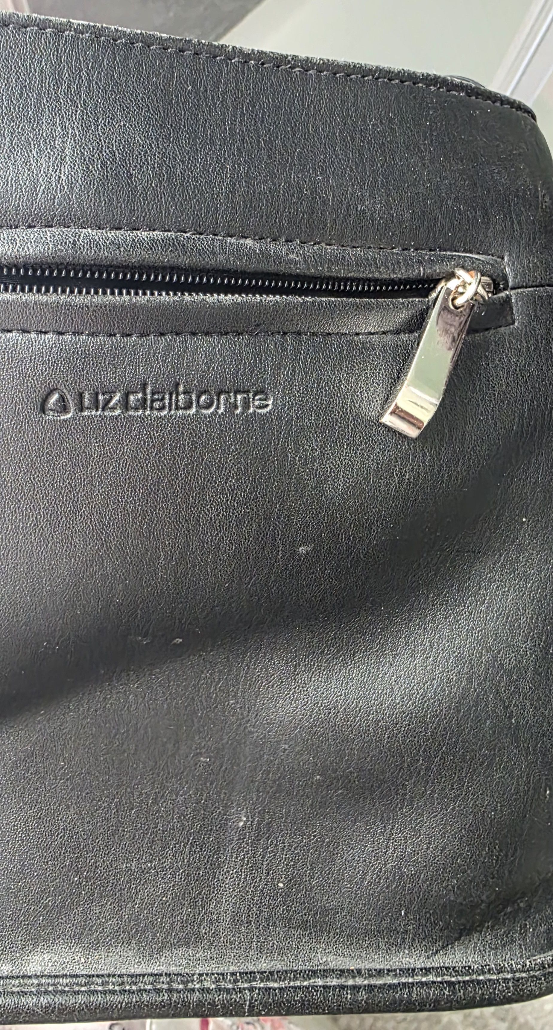 Unknown London Liz Claiborne Black Leather Crossbody Purse 9" L 3" W 9" H Size ONE SIZE - 4 Thumbnail